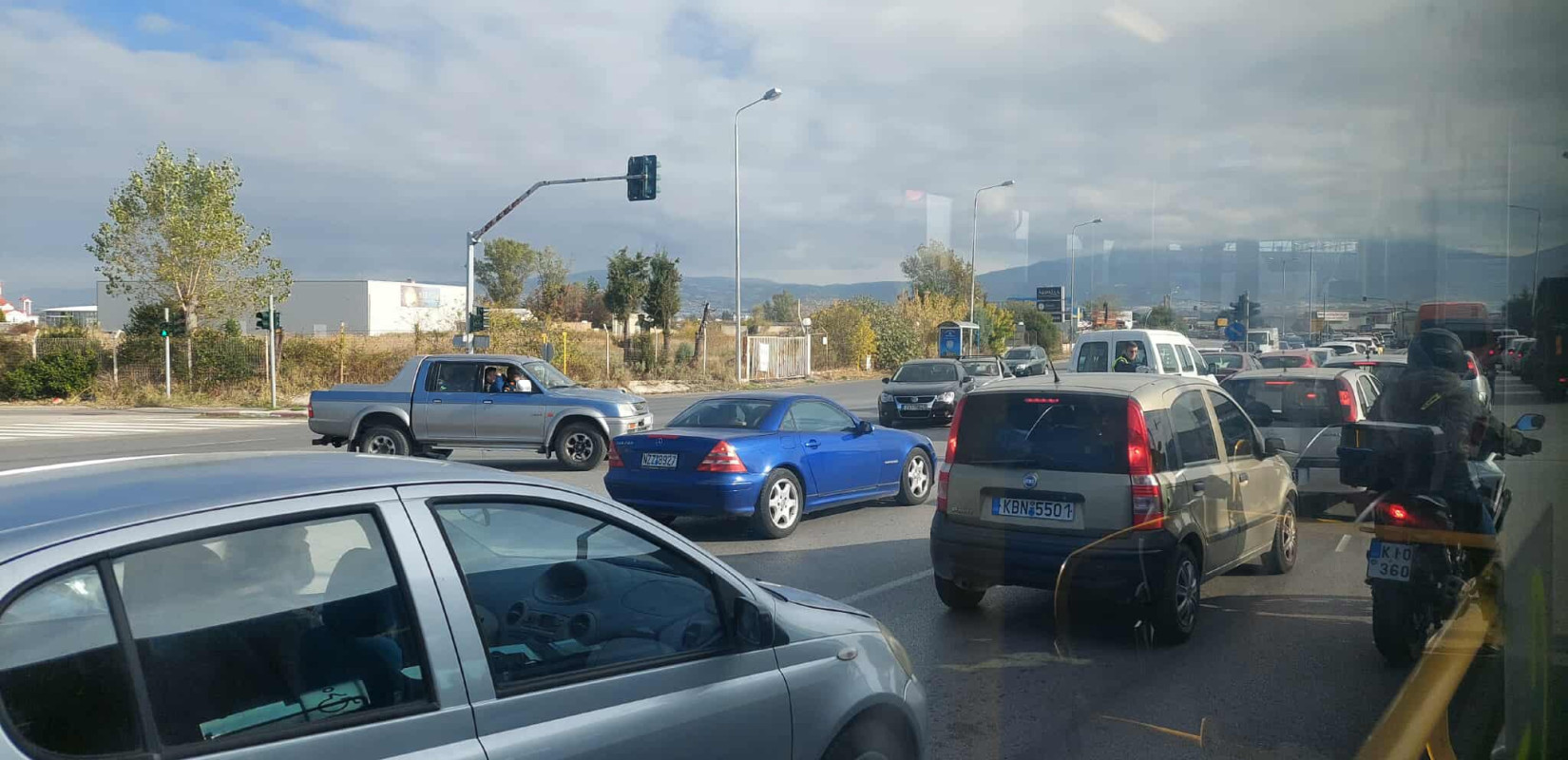 Θεσσαλονίκη: Μποτιλιάρισμα χιλιομέτρων στο ύψος του αεροδρομίου Μακεδονία