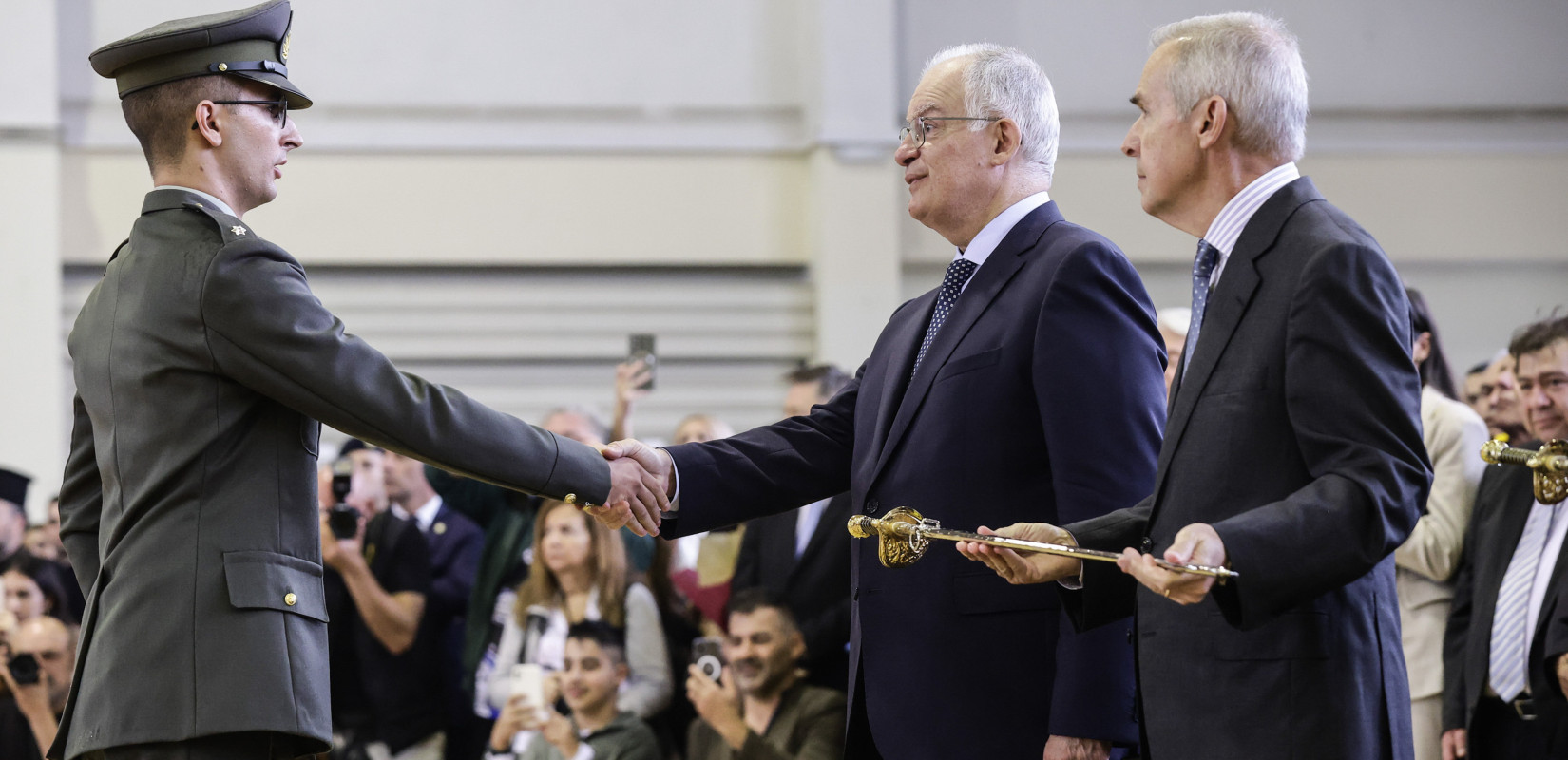 Θεσσαλονίκη: Τα ξίφη σε 79 νέους αξιωματικούς της ΣΣΑΣ επέδωσε ο ΠτΔ Κωνσταντίνος Τασούλας