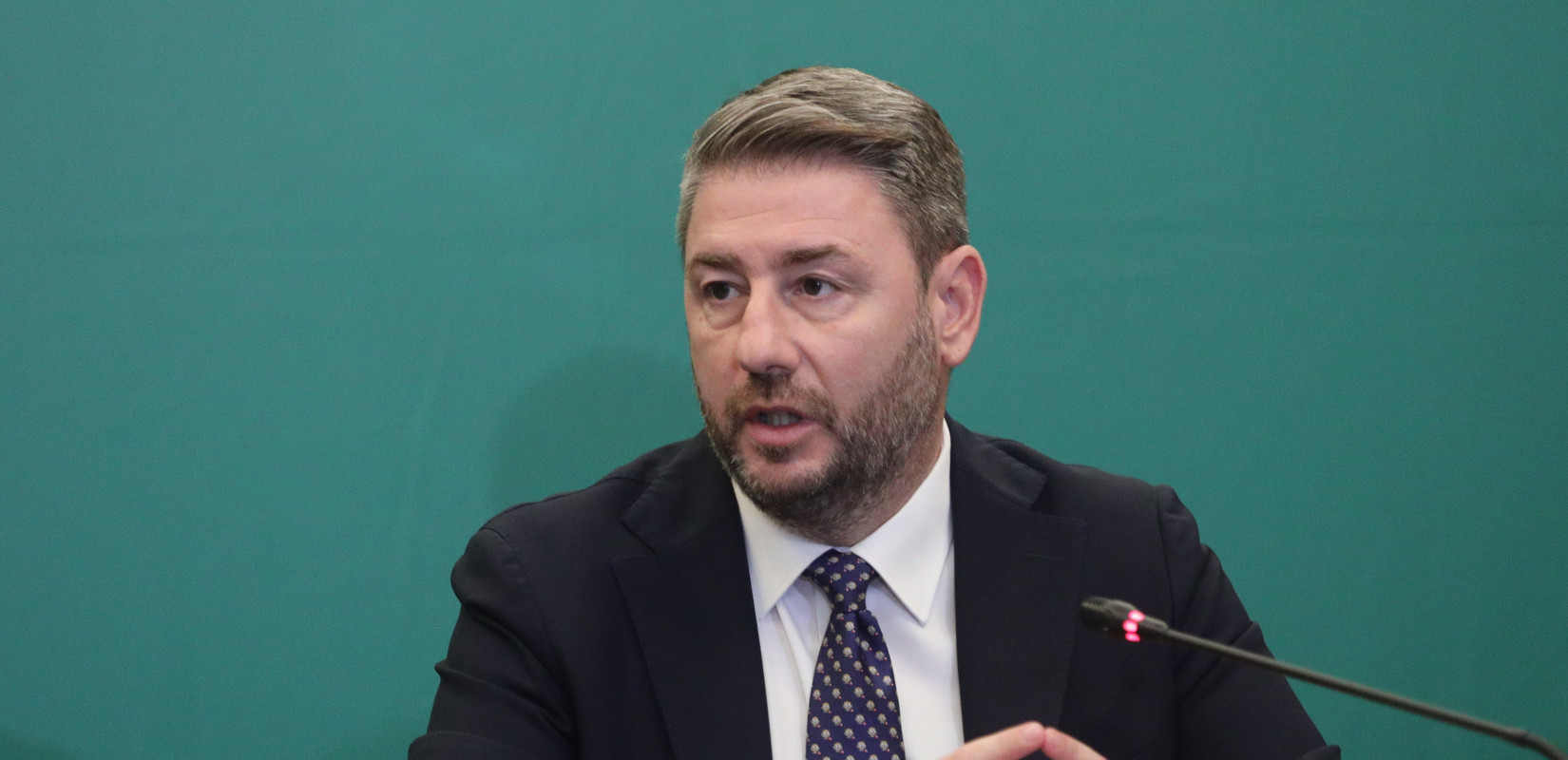 Το ΠΑΣΟΚ «χτυπά» τη ΝΔ εκεί που... πονάει- Ακρίβεια και αγρότες στην «πράσινη» φαρέτρα