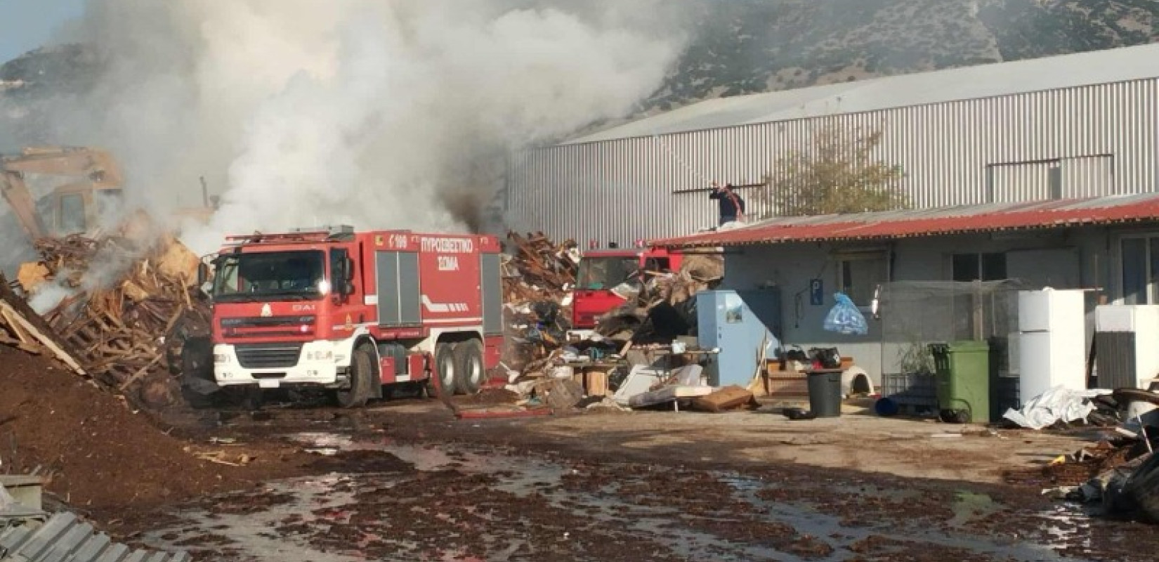 Σέρρες: Οριοθετήθηκε η φωτιά σε εργοστάσιο πέλλετ στο Νέο Σούλι - Ισχυρές πυροσβεστικές δυνάμεις στο σημείο