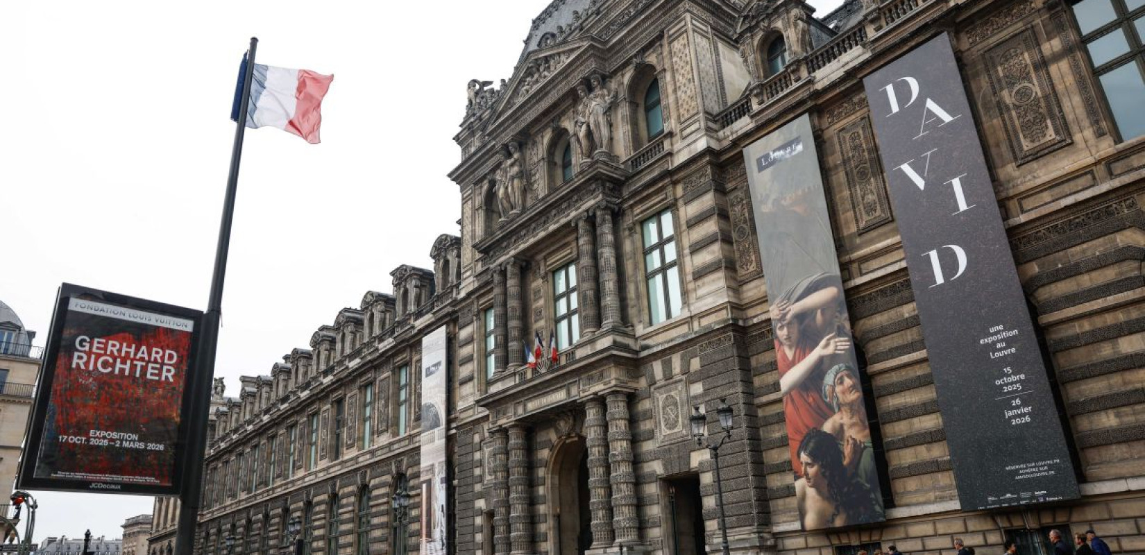 Γαλλία: Πέντε προσαγωγές για την κλοπή στο Λούβρο - Βασικός ύποπτος ταυτοποιήθηκε με DNA