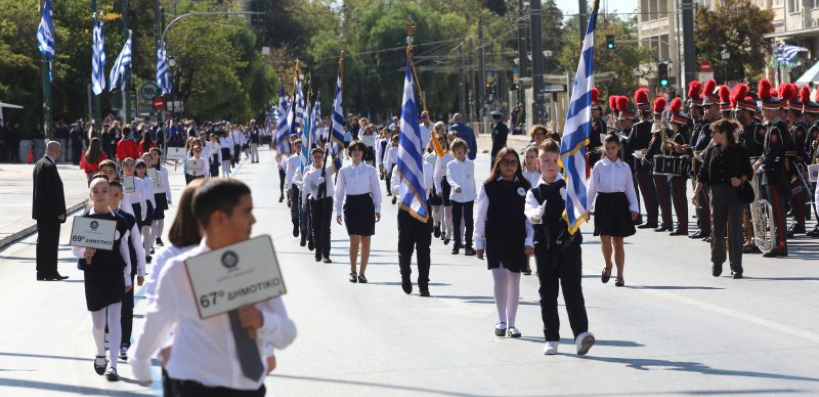 Σε εξέλιξη η μαθητική παρέλαση στην Αθήνα