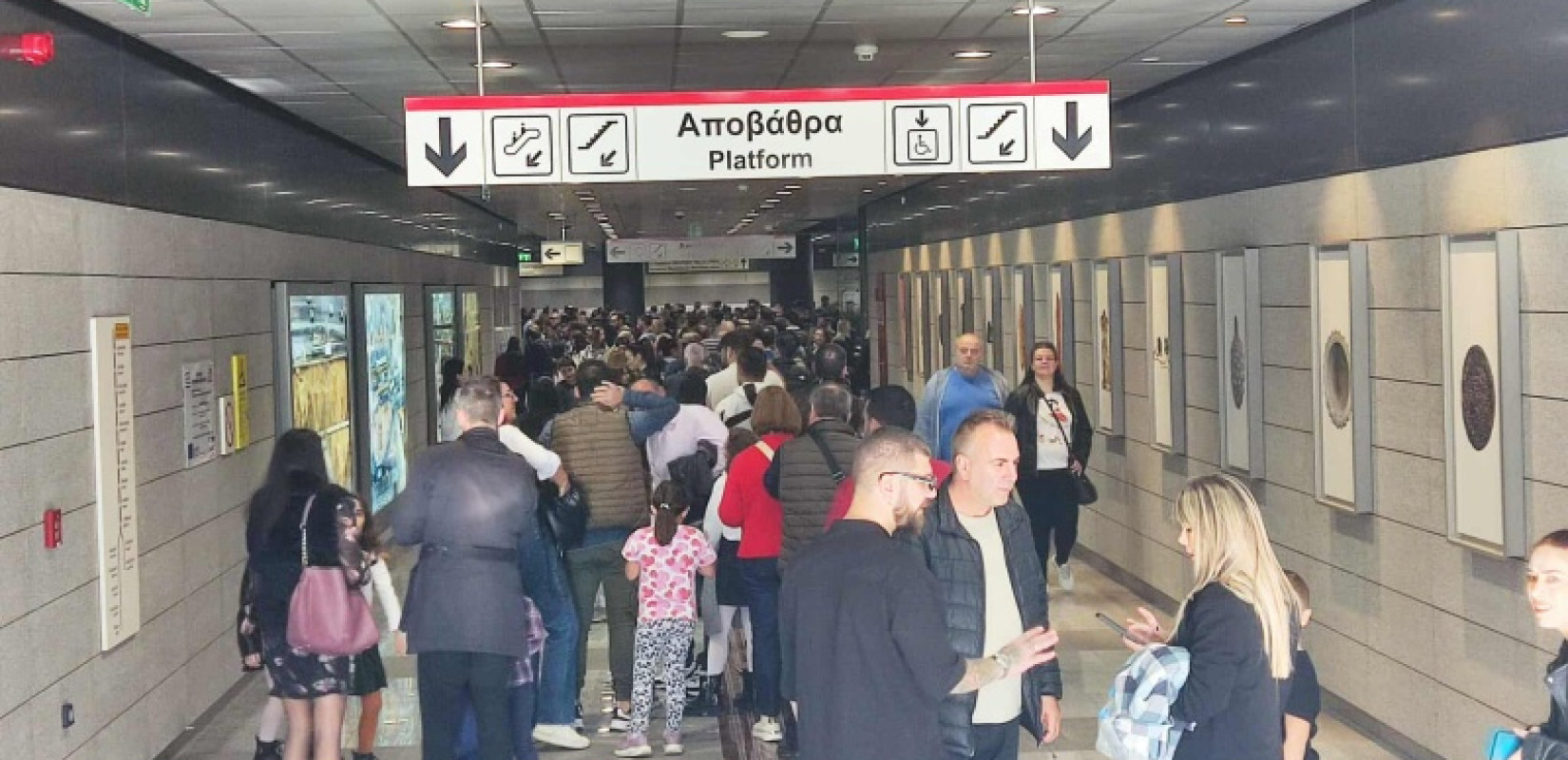 Θεσσαλονίκη: Μετά τρεις ώρες αποκαταστάθηκε η λειτουργία του Μετρό - Μπλόκο με ακινητοποιημένους συρμούς και σταθμούς ασφυκτικά γεμάτους (βίντεο)