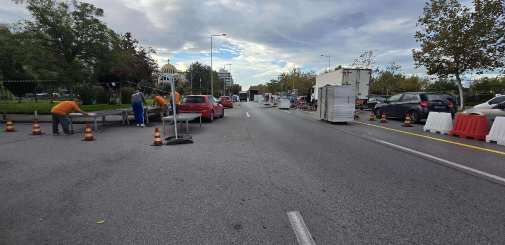 Θεσσαλονίκη: Ξεκίνησαν οι προετοιμασίες στη Μεγάλου Αλεξάνδρου για την παρέλαση – Οι κυκλοφοριακές ρυθμίσεις