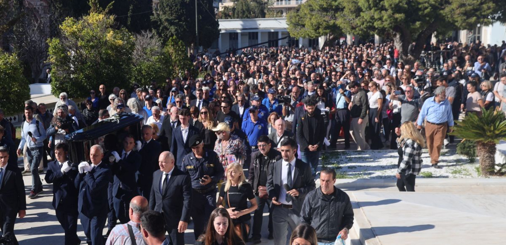 Βούλιαξε η Αθήνα στο αντίο στον Διονύση Σαββόπουλο - Με δάκρυα και τραγούδια τον αποχαιρέτησε η Ελλάδα
