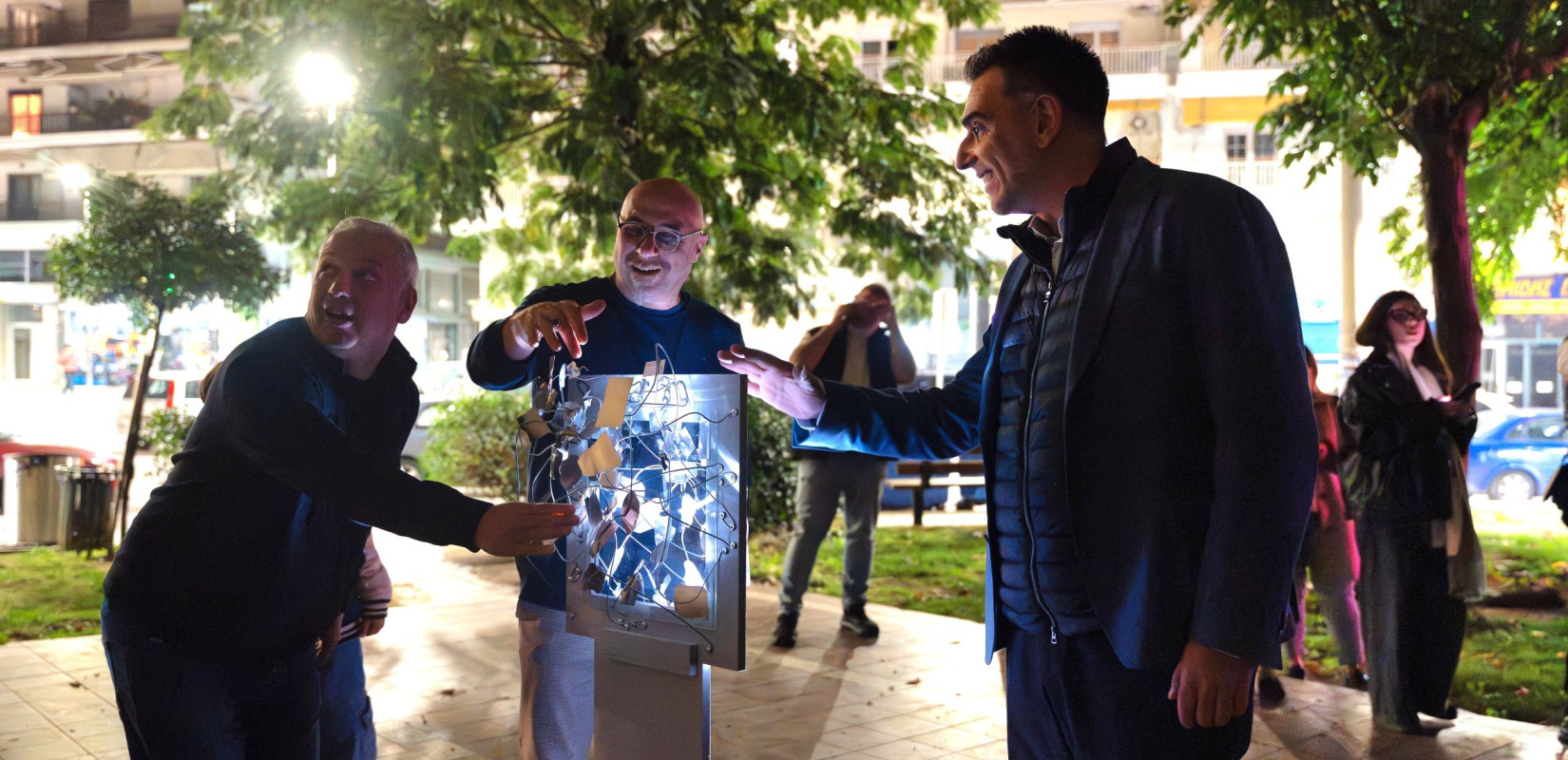 Ξάνθη: Με φως και ένα μοναδικό έργο σκιάς τιμήθηκε η μνήμη του Μάνου Χατζιδάκι
