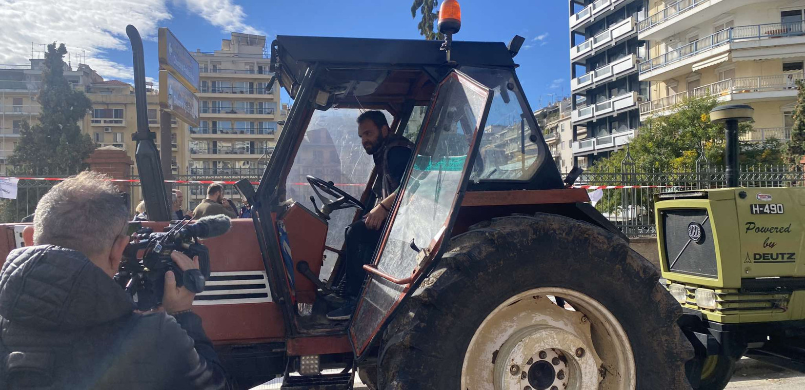 Σέρρες: Στα γραφεία των βουλευτών του νομού αγρότες και κτηνοτρόφοι από το μπλόκο του Προμαχώνα