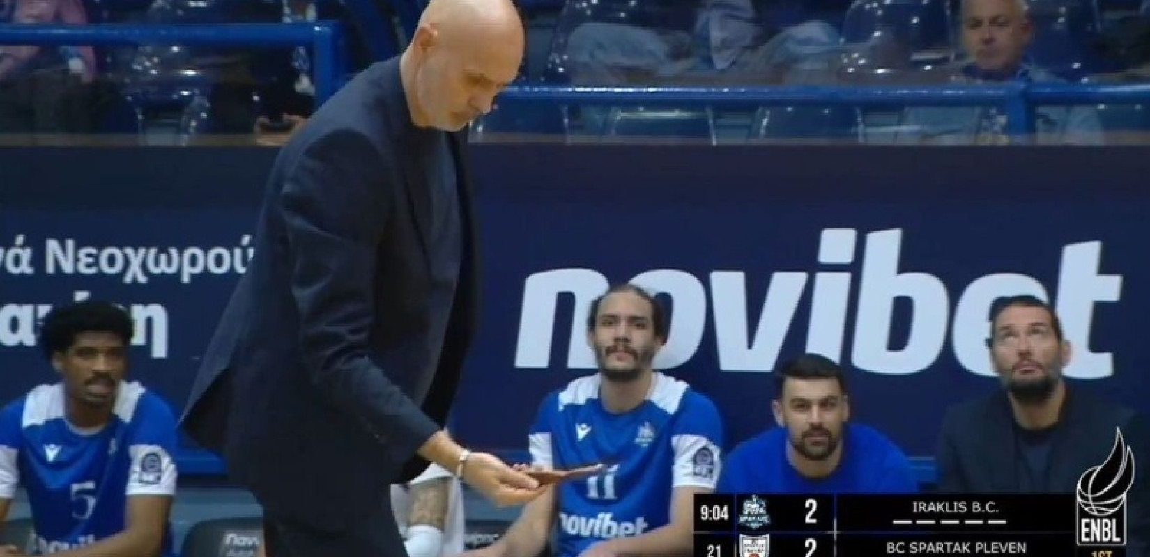 Μπάσκετ - Ιβανώφειο: Τμήμα ξύλινης κερκίδας υποχώρησε σε αγώνα του Ηρακλή με τη Σπαρτάκ Πλέβεν (βίντεο)