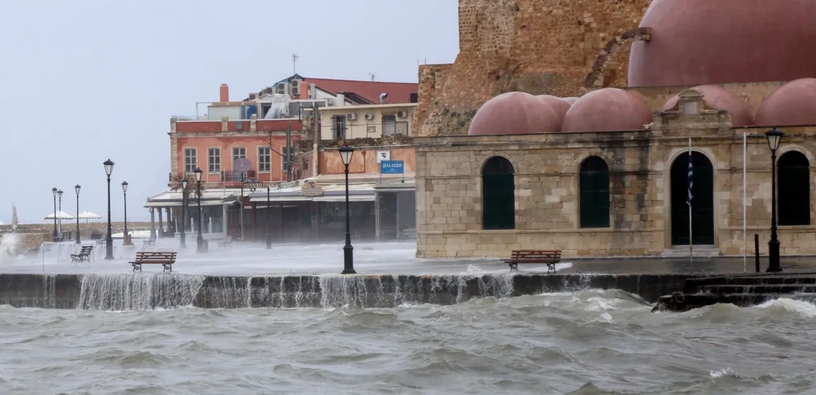 Κρήτη: «Ποτάμια» οι δρόμοι σε Ηράκλειο και Χανιά (βίντεο)