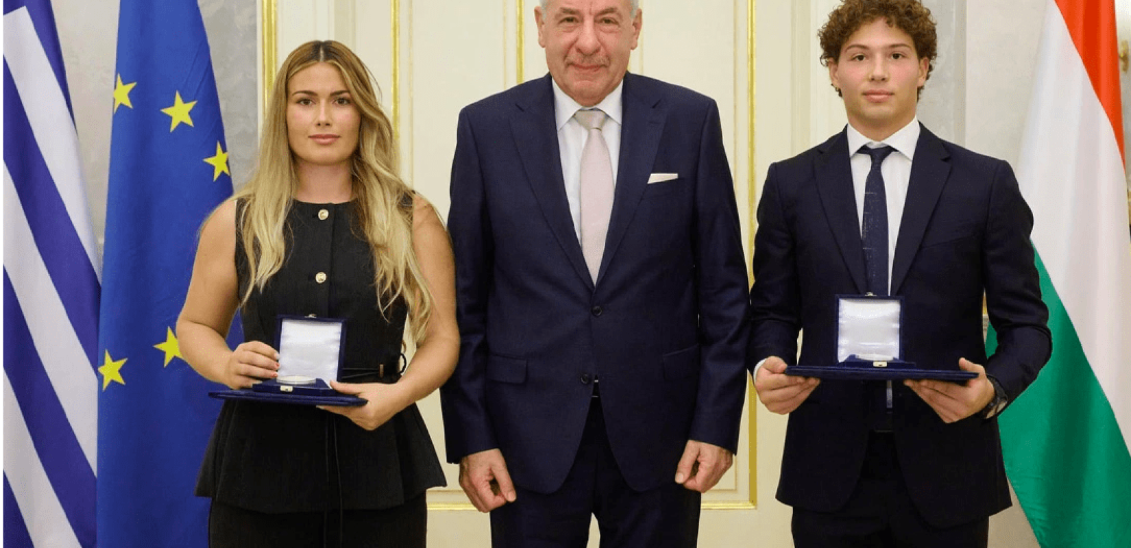 Ο πρόεδρος της Ουγγαρίας βράβευσε τον 21χρονο Αναστάσιο Γκαρίπη, είχε διασώσει πατέρα και κόρη στη θάλασσα
