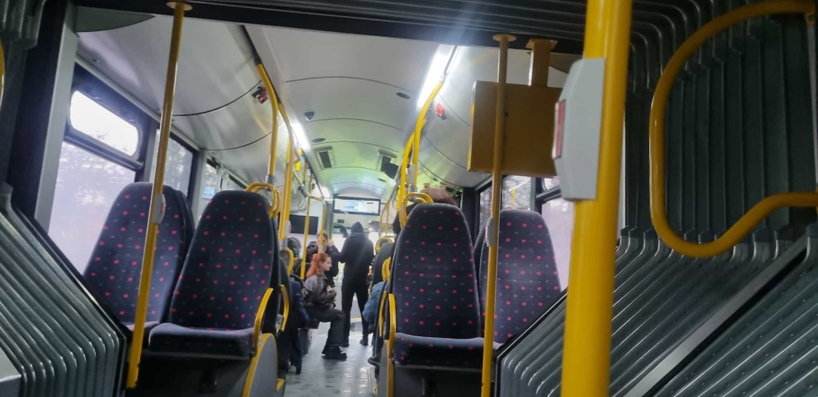 Θεσσαλονίκη: Συνελήφθησαν δύο νεαροί για φθορές σε αστικό λεωφορείο - Πέταξαν πέτρες και έσπασαν τζάμι