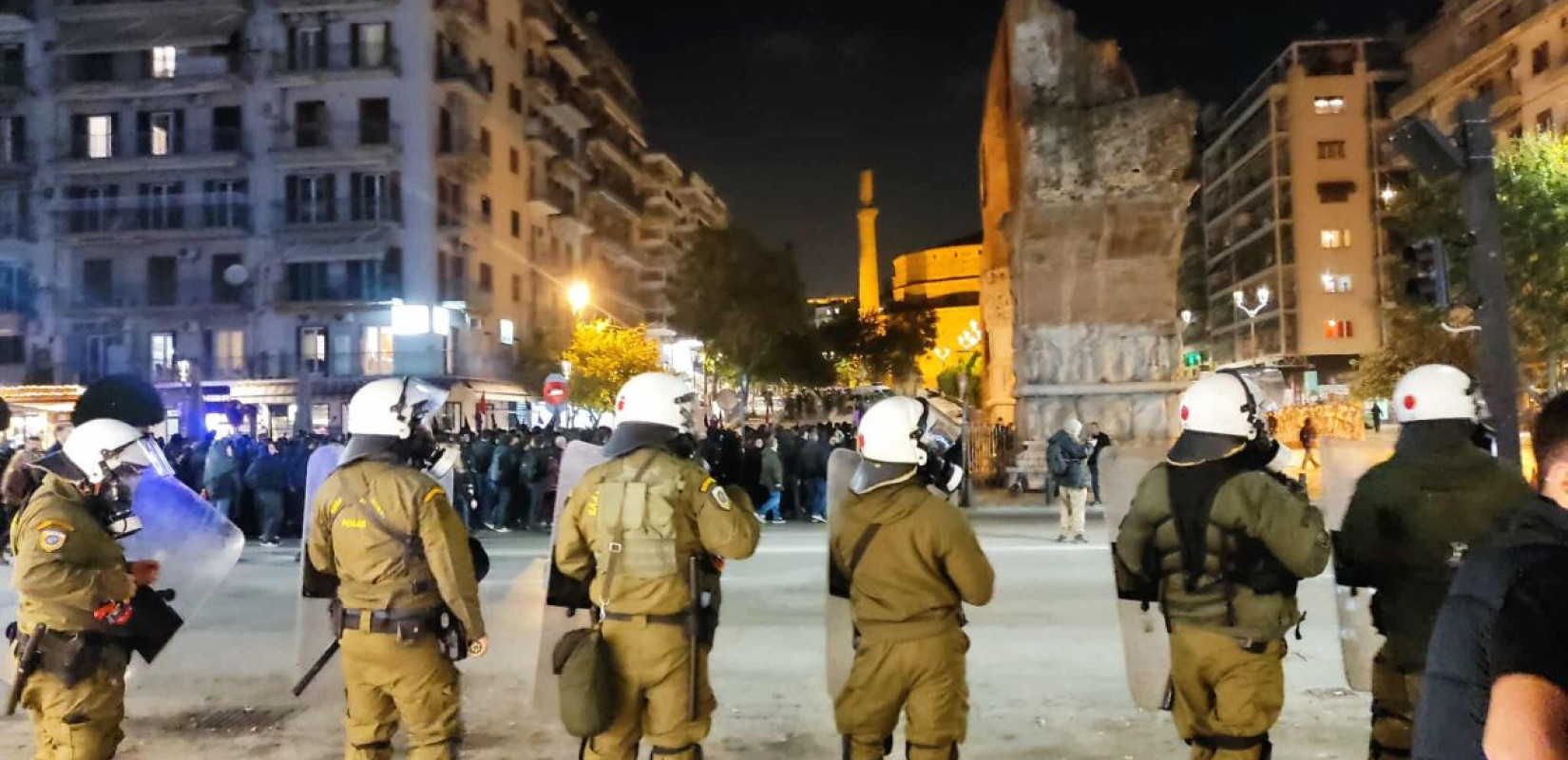 Θεσσαλονίκη: Μπλόκο από την αστυνομία σε ομάδα αντεξουσιαστών - Χωρίς επεισόδια η πορεία τους