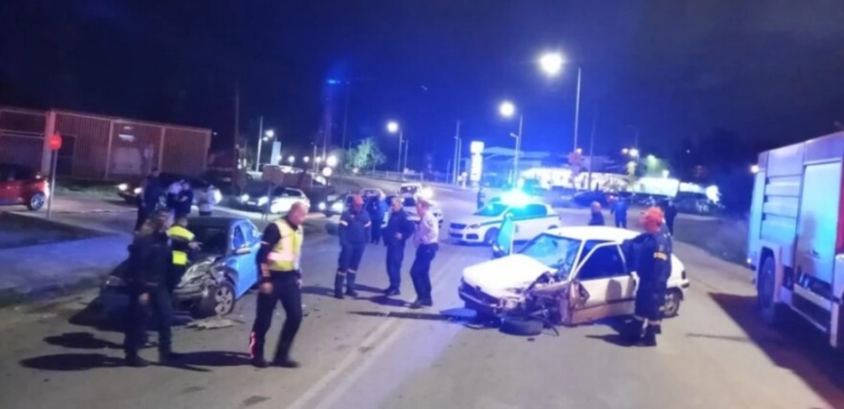 Σφοδρή σύγκρουση ΙΧ στο Αγρίνιο: Τρεις τραυματίες - Ένα παιδί ανάμεσά τους (βίντεο)