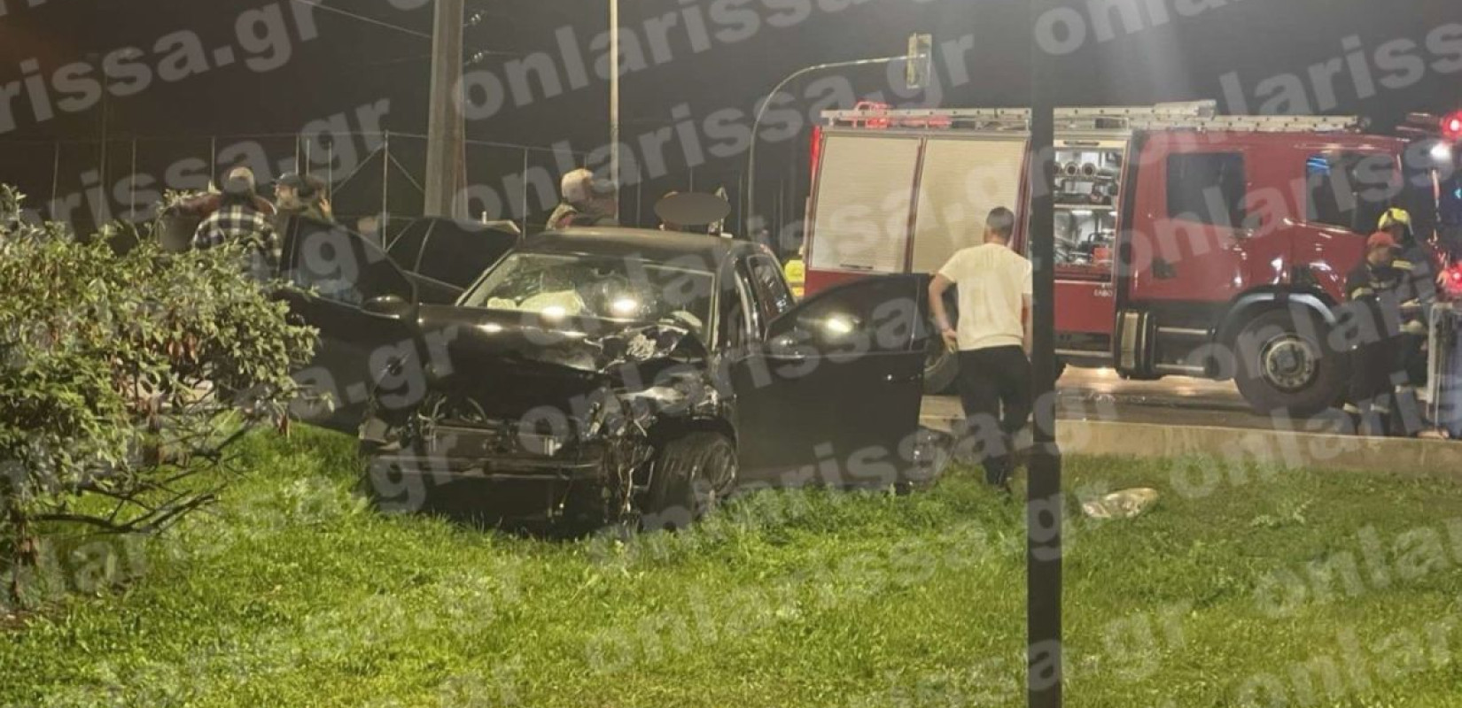 Τροχαίο με 2 ΙΧ στη Λάρισα - Εγκλωβίστηκε στο όχημα πατέρας με τα παιδιά του