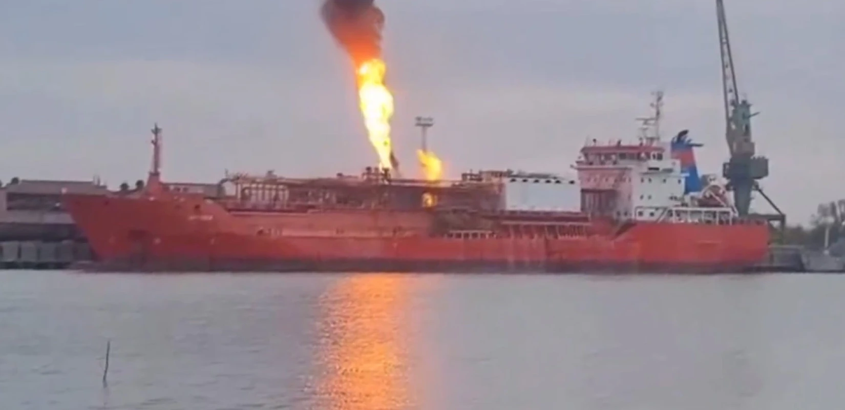 Οδησσός: Τουρκικό πλοίο με 4.000 τόνους υγραερίου χτυπήθηκε από ρωσικά πυρά - Φόβοι πως μπορεί να εκραγεί ανά πάσα στιγμή