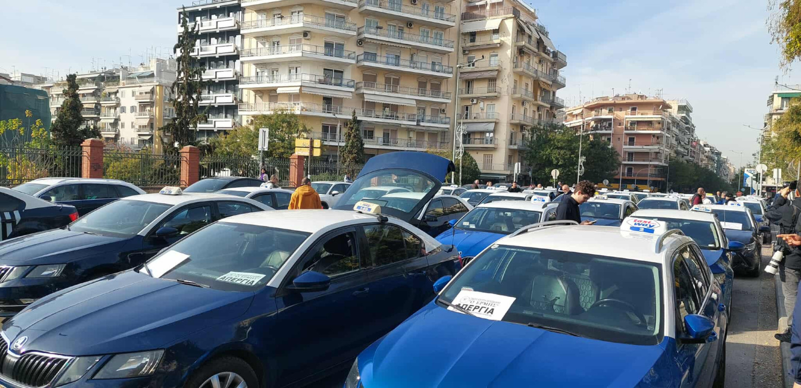 Θεσσαλονίκη: «Κατέβασαν σημαία» για ηλεκτροκίνηση και φορολογικό οι ταξιτζήδες - Αύριο ενώνονται με τους αγρότες στα Μάλγαρα (βίντεο)