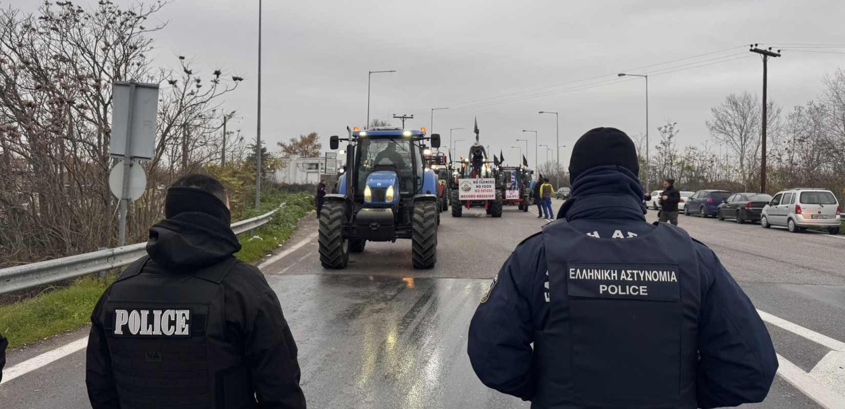 Θεσσαλονίκη: Κλείνουν το δρόμο στο Δερβένι οι αγρότες