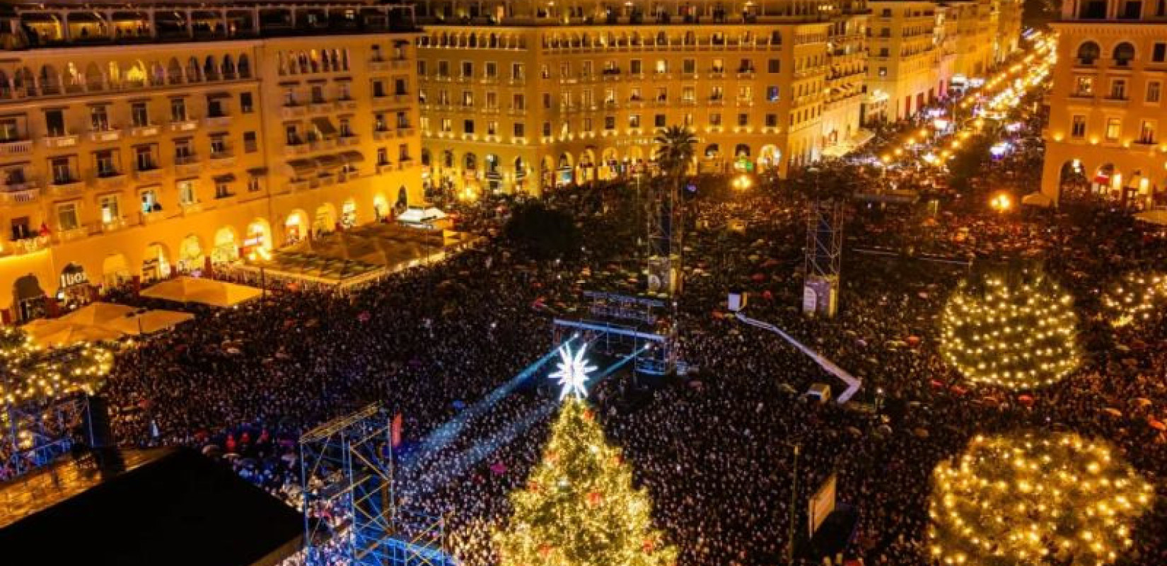 Θεσσαλονίκη: Φαντασμαγορικό το άναμμα του χριστουγεννιάτικου δέντρου στην Πλατεία Αριστοτέλους (βίντεο)