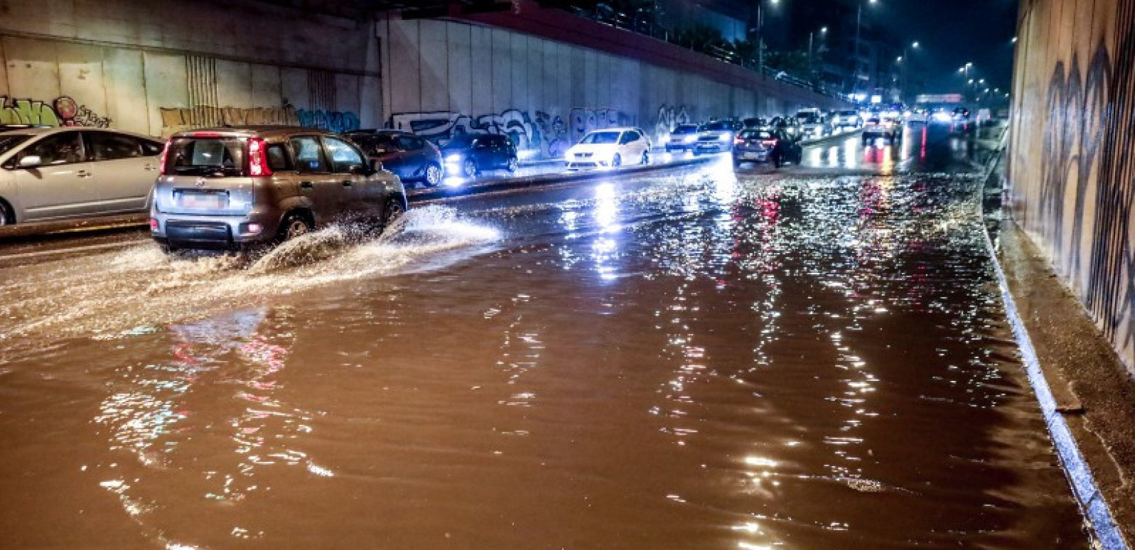 Στο έλεος της κακοκαιρίας Byron η χώρα: Νέος γύρος βροχοπτώσεων - Οι περιοχές που βρίσκονται στο επίκεντρο - Πού είναι κλειστά τα σχολεία (βίντεο)