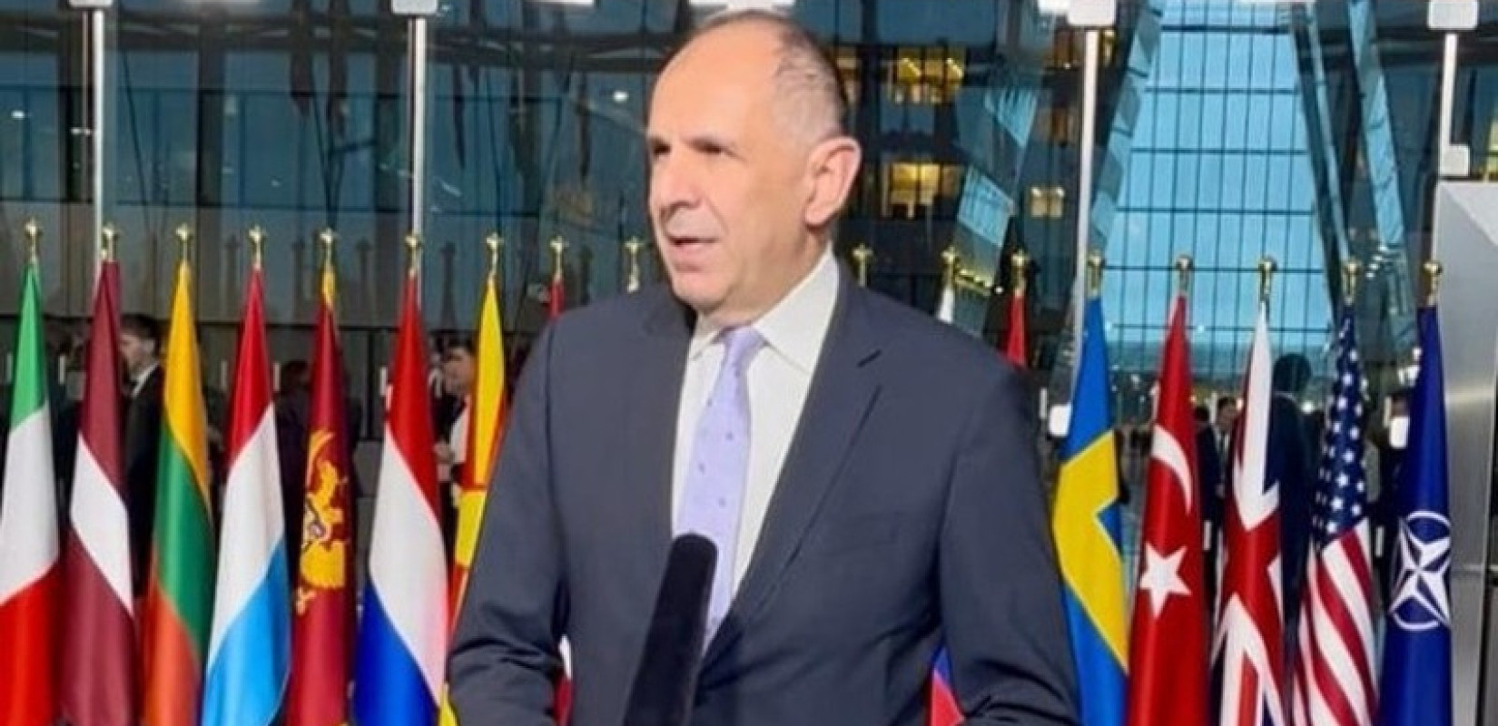 Γεραπετρίτης από Σύνοδο ΝΑΤΟ: Κρίσιμη στιγμή για τη Συμμαχία - Αδιαπραγμάτευτη η κυριαρχία της Ουκρανίας