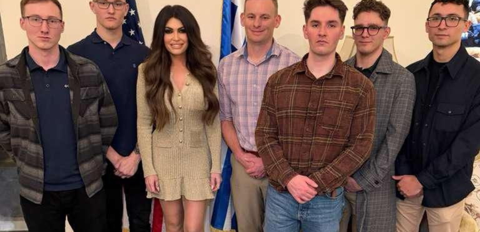 Κ. Γκιλφόιλ: Δείπνο για τους Αμερικανικούς Πεζοναύτες για την Ημέρα των Ευχαριστιών