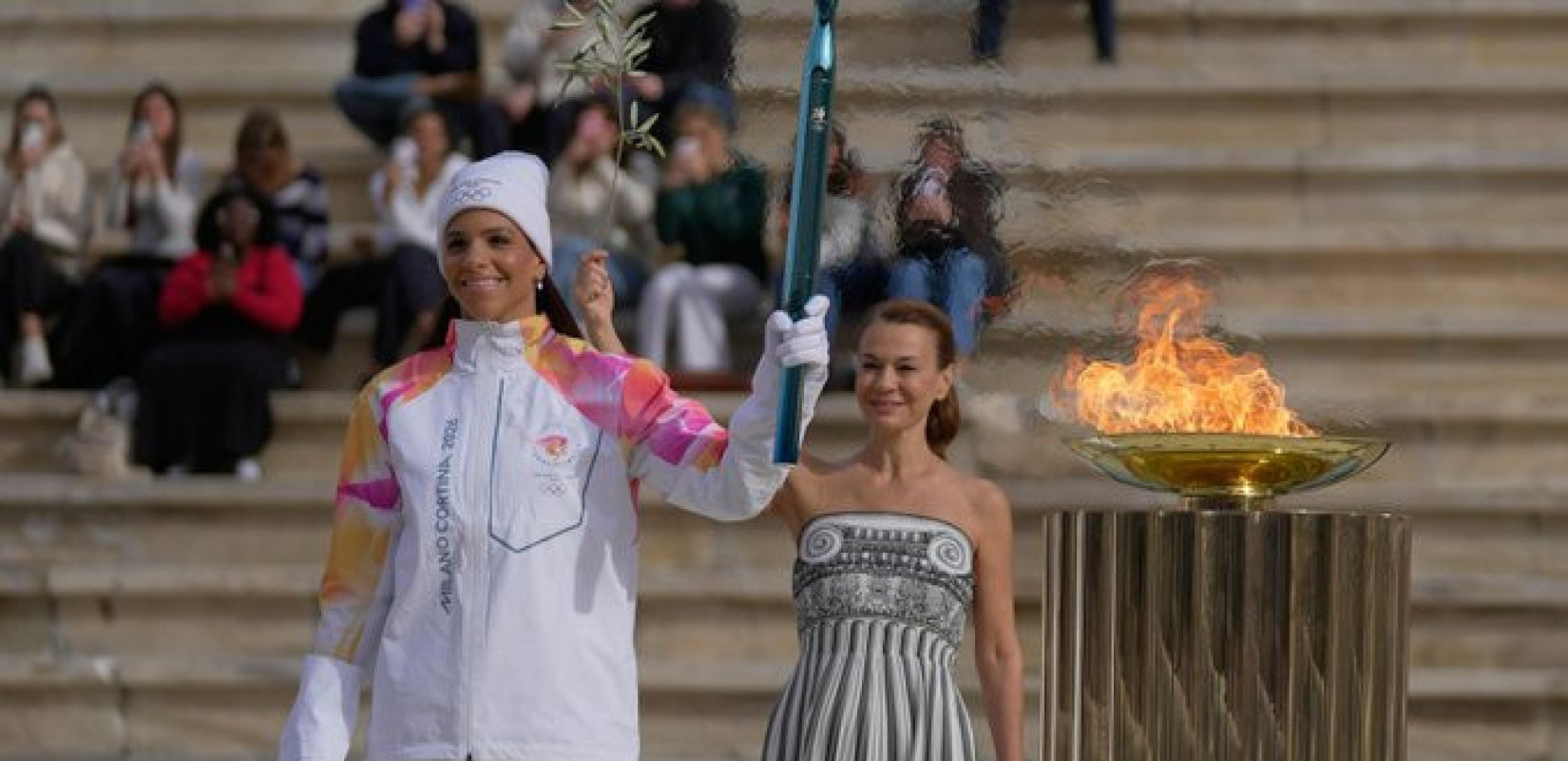 Ολυμπιακή Φλόγα: Έφτασε στη Ρώμη με τελετή στο προεδρικό μέγαρο (βίντεο)