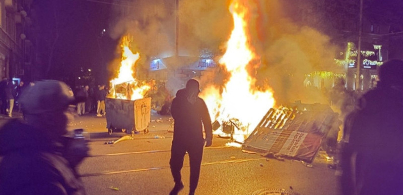 Ογκώδεις αντικυβερνητικές διαδηλώσεις συγκλονίζουν τη Βουλγαρία - Ο πρόεδρος ζητά παραίτηση της κυβέρνησης