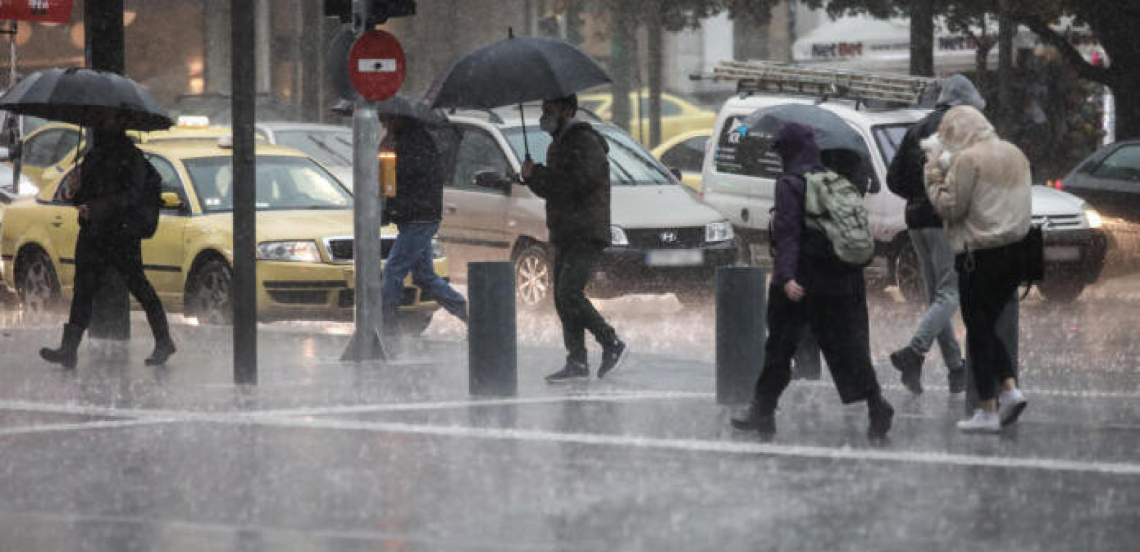 Ο Byron χτυπά και τη Θεσσαλονίκη: Στο «κόκκινο» για πλημμύρες το κέντρο της πόλης - Κίνδυνος στις Ιρλανδικές γέφυρες
