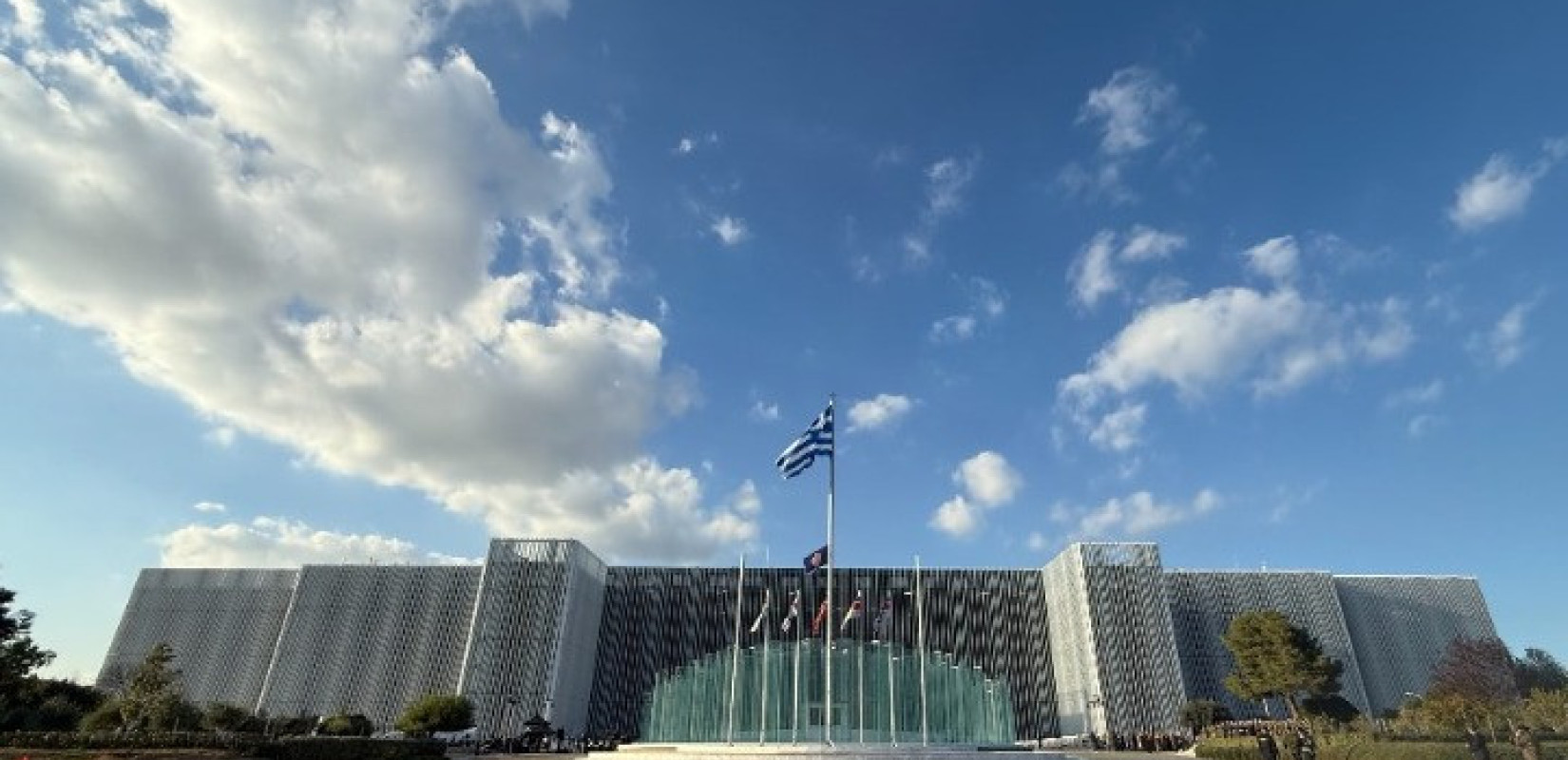 ΥΠΕΘΑ: Διαψεύσει δημοσιεύματα περί πώλησης του κτιρίου του Πολεμικού Ναυτικού στην Πλατεία Κλαυθμώνος