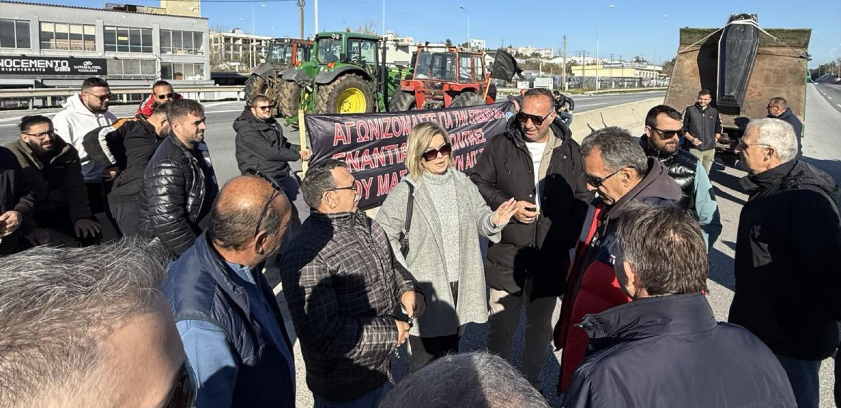 Αγροτικές κινητοποιήσεις: Στο πλευρό των αγροτών στο μπλόκο Δερβενίου οι δήμαρχοι Λαγκαδά και Ωραιοκάστρου – «Ο αγροτικός κόσμος πυλώνας της τοπικής οικονομίας»