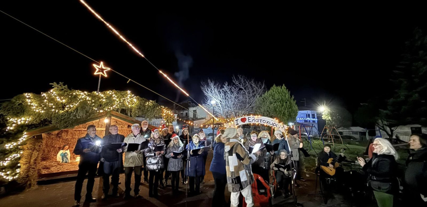 Κατερίνη: Το δέντρο των Χριστουγέννων «φωτίζει» τις κοινότητες