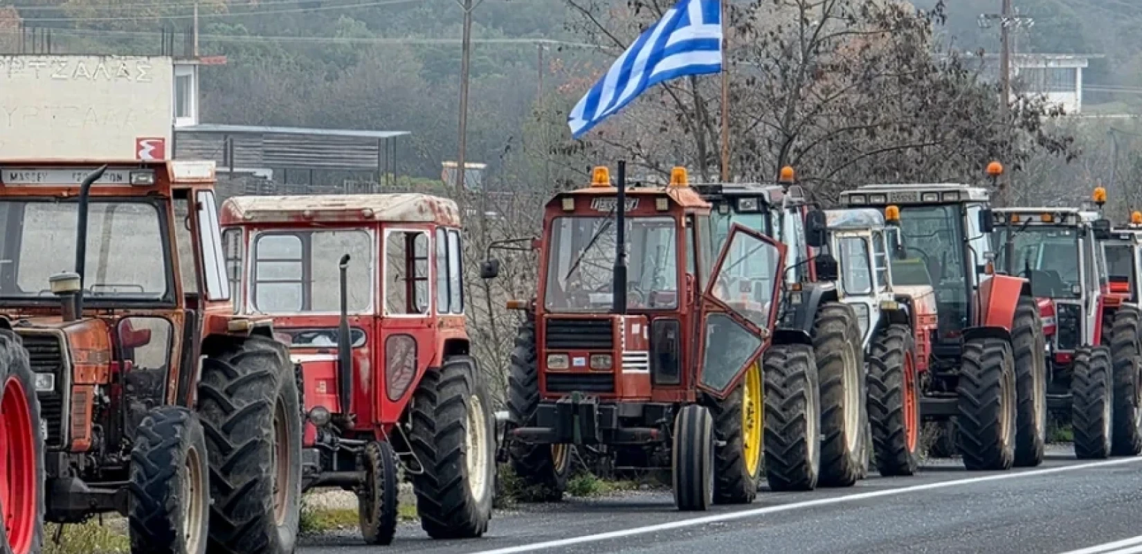 Χωρίς αποκλεισμούς τα μπλόκα σε Μπράλο, Αταλάντη, Κάστρο και Θήβα - Ποια η κατάσταση στις άλλες περιοχές