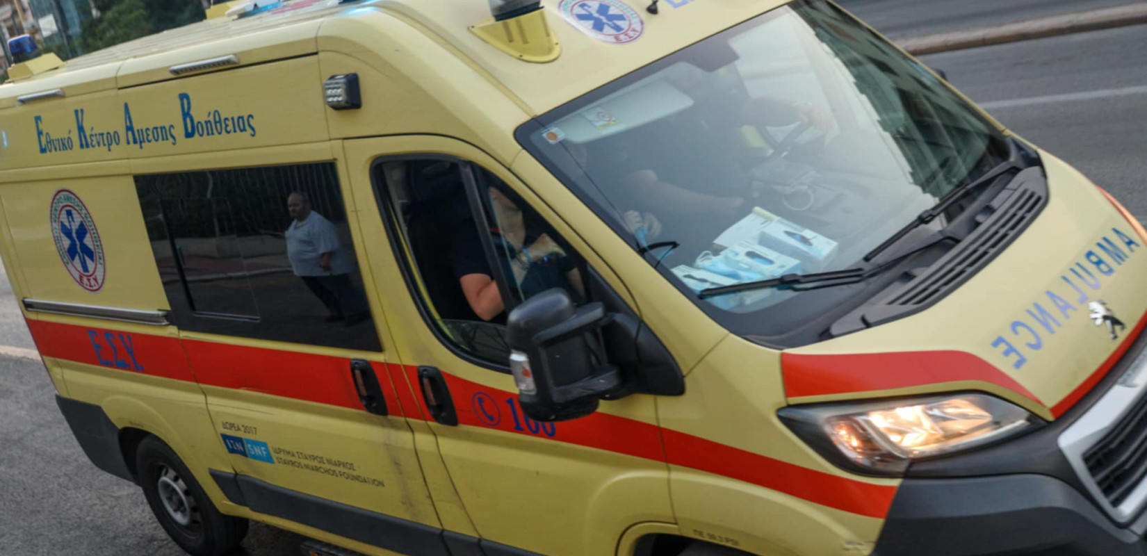 Αττική: Τραγωδία στο Μενίδι - Νταλίκα παρέσυρε και σκότωσε γυναίκα (βίντεο)