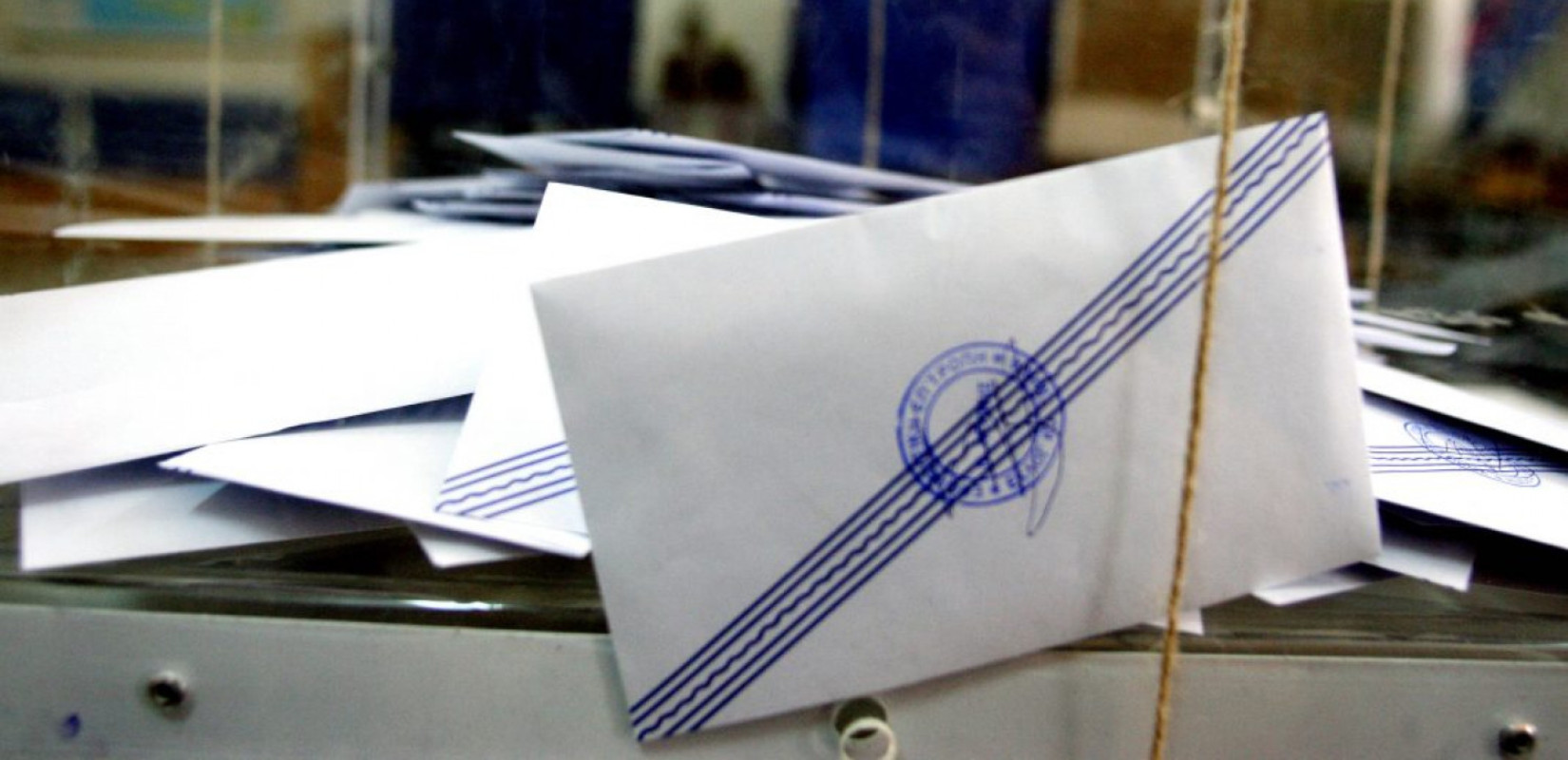 Δημοσκόπηση Interview: Πρώτη η ΝΔ αλλά με φθορά - «Δυνατή είσοδος» για νέο κόμμα στην 3η θέση