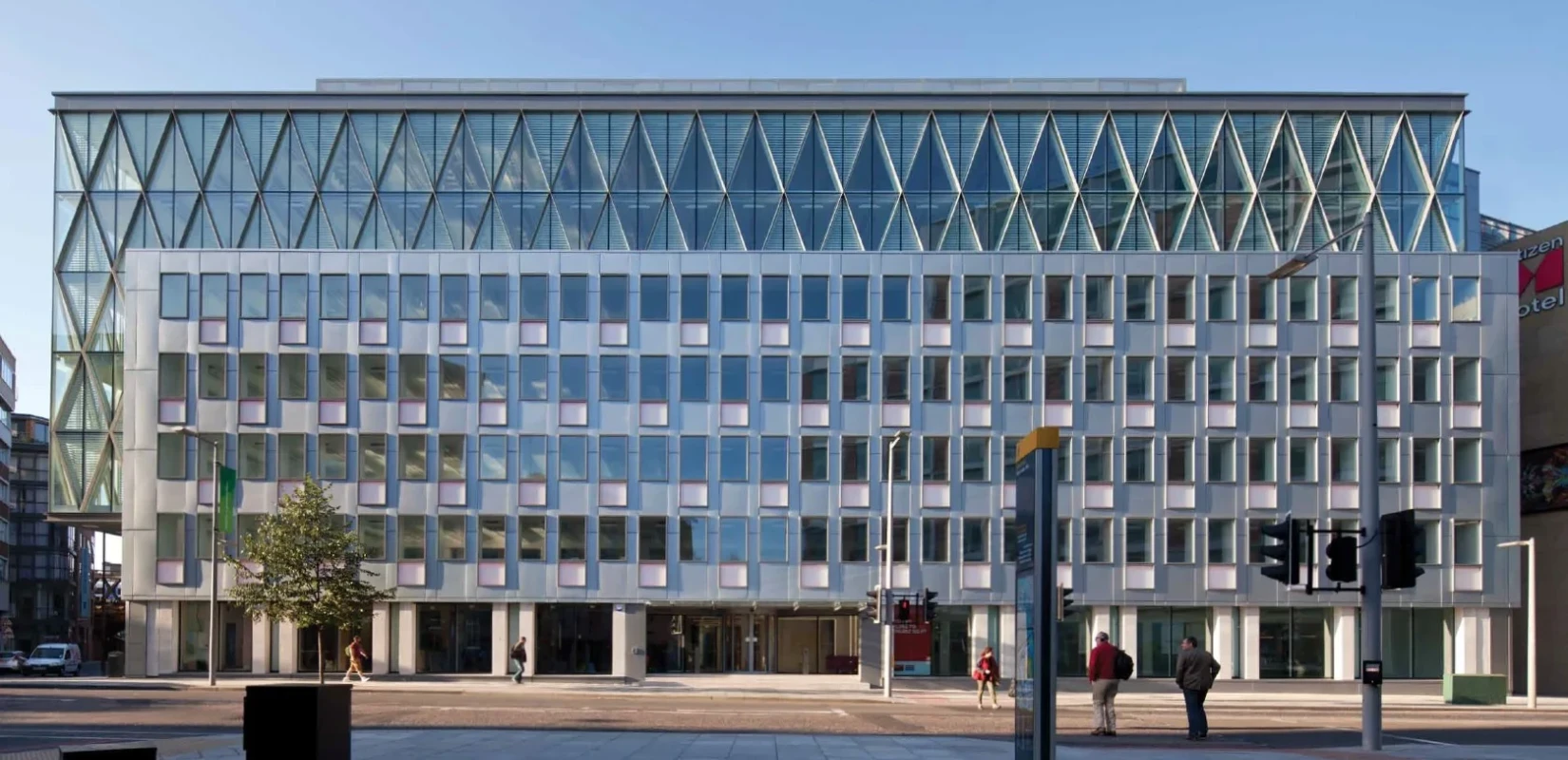 Γαλλία: Μεταφραστές καταγγέλλουν ότι οι εκδόσεις Άρλεκιν θα τους αντικαταστήσουν με εργαλεία τεχνητής νοημοσύνης