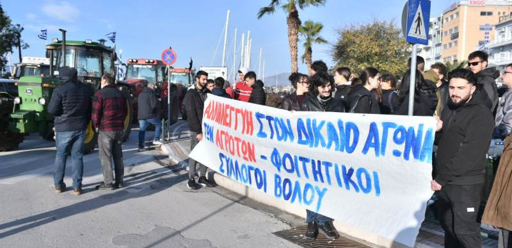 Αποχώρησαν από το λιμάνι του Βόλου αγρότες, κτηνοτρόφοι και αλιείς