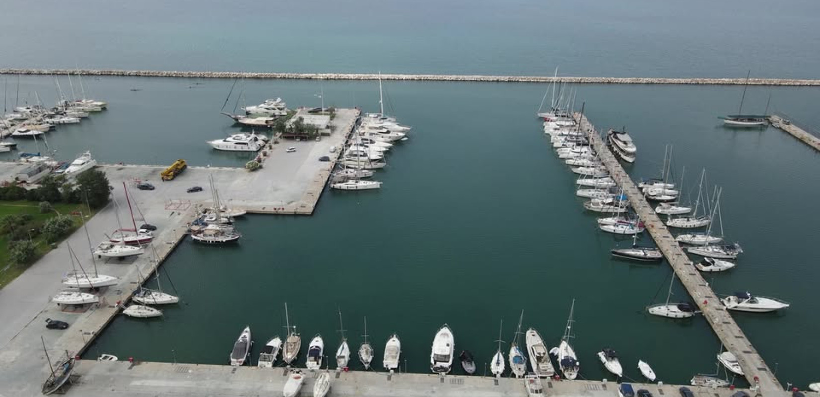 Δύο κοινοβουλευτικές παρεμβάσεις για τη Μαρίνα Αρετσούς μετά την προκήρυξη του διαγωνισμού από το Υπερταμείο