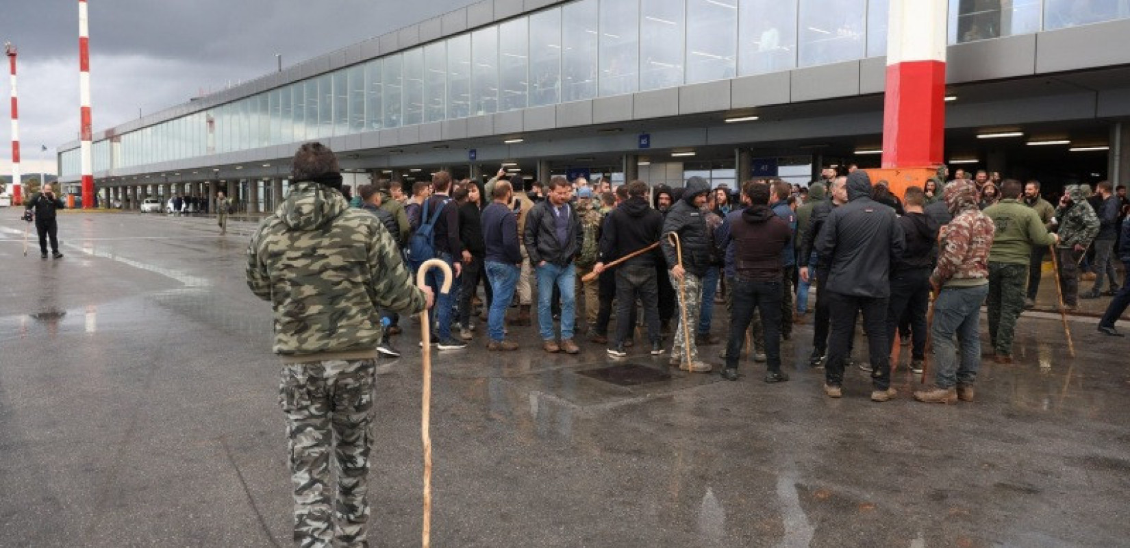 Κρήτη: Μπλόκο αγροτών σε Ηράκλειο και Χανιά - Κλειστό ως τις 11 το αεροδρόμιo Ηρακλείου
