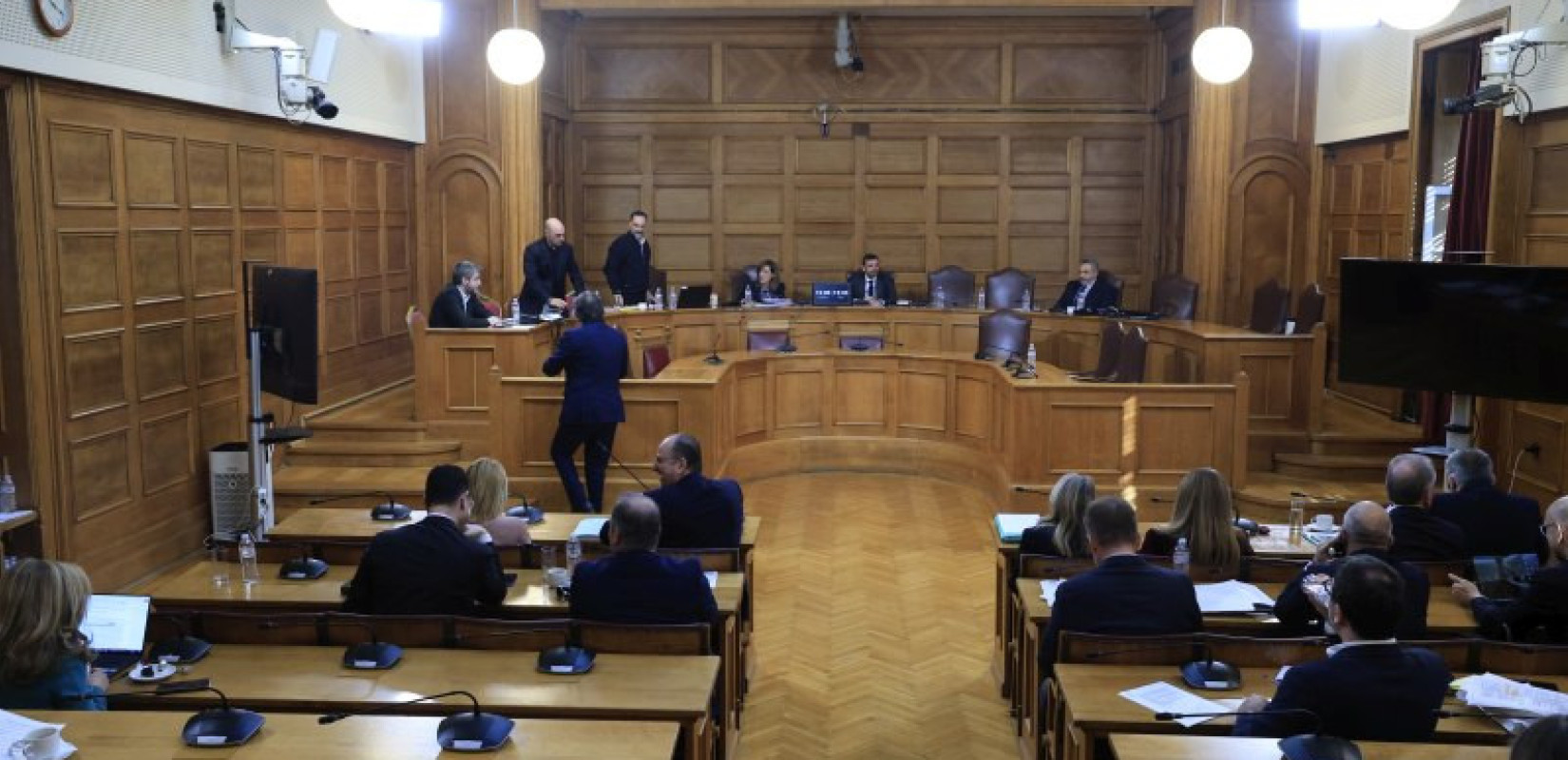 Ως ύποπτος για απείθεια καλείται ο Γ. Ξυλούρης για την απουσία του από την Εξεταστική την πρώτη φορά που κλήθηκε