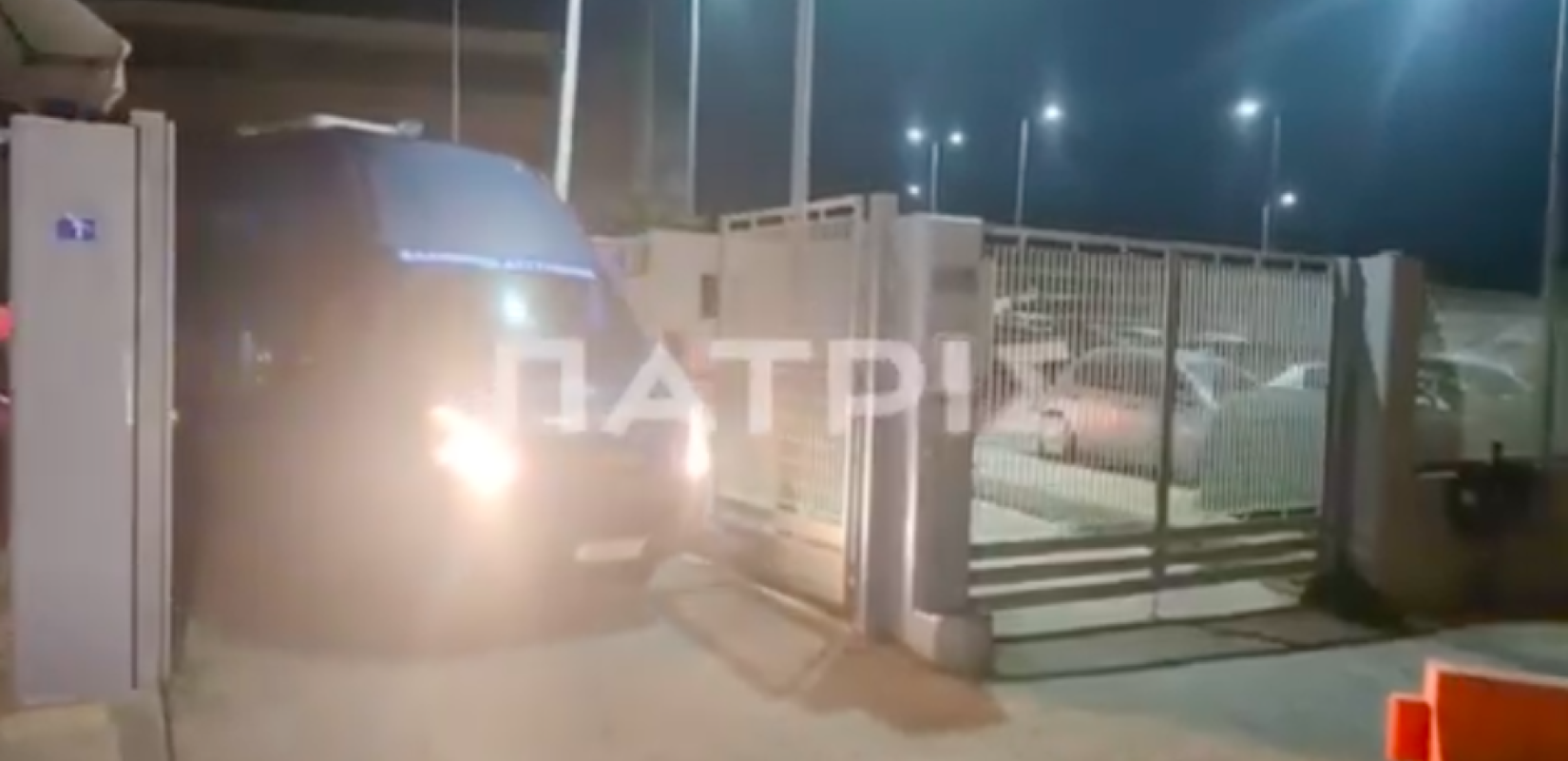 Σε εξέλιξη η μεταγωγή των 15 συλληφθέντων για τον ΟΠΕΚΕΠΕ από το Ηράκλειο στην Αθήνα (βίντεο)