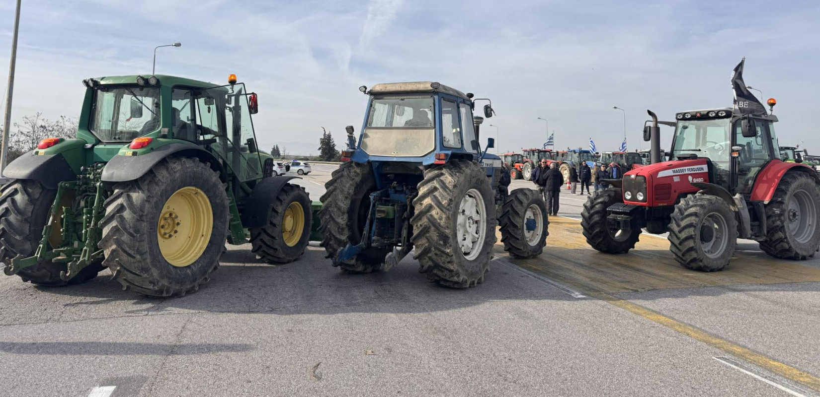 Μπλόκα: Συνεχίζουν τις κινητοποιήσεις οι αγρότες - Σήμερα κλείνουν οι σήραγγες των Τεμπών