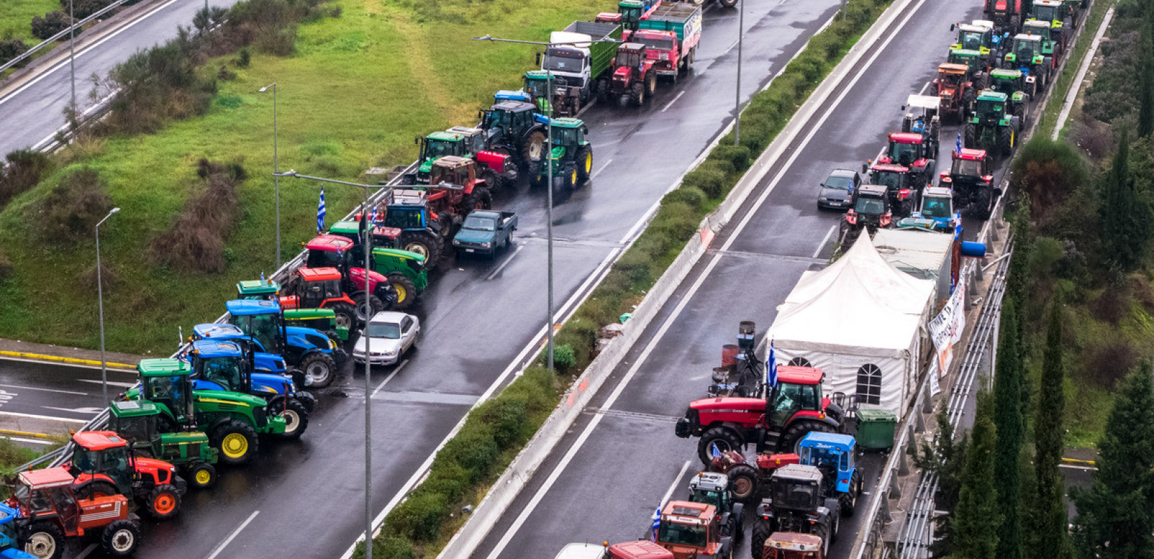 Βόρεια Ελλάδα: Πού άνοιξαν τους δρόμους οι αγρότες και ποια σημεία εξακολουθούν να είναι αποκλεισμένα