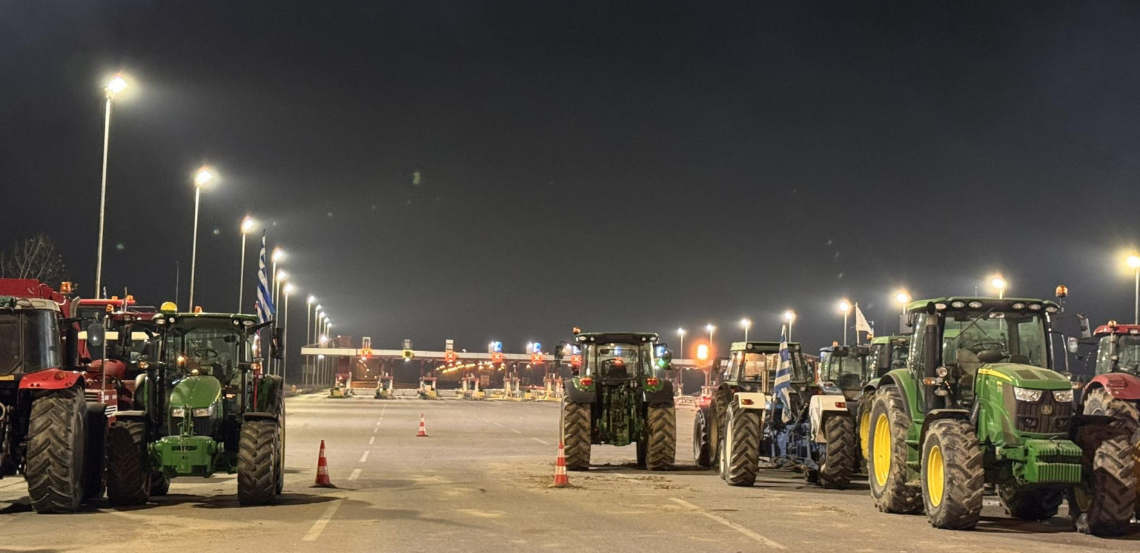 Αγροτικά μπλόκα: Ανοιχτά και τα δύο ρεύματα στο μπλόκο των Μαλγάρων