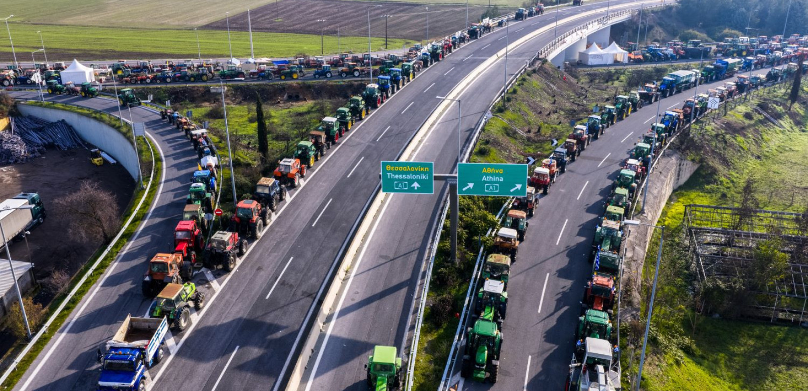 Πιερία: Κλειστή η Εθνική Οδός Θεσσαλονίκης - Αθηνών, λόγω αγροτικών κινητοποιήσεων