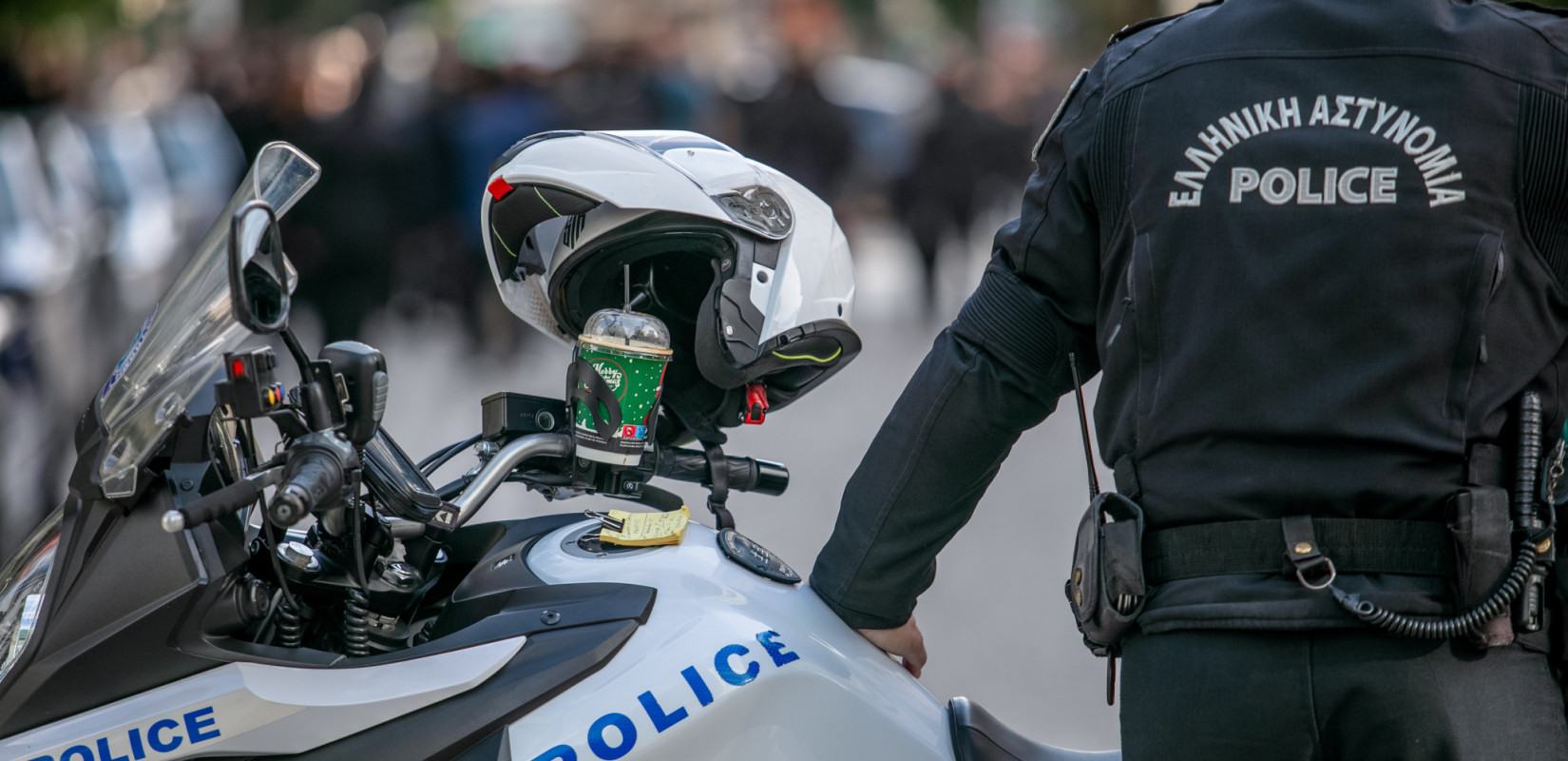 Κιλκίς: Βίντεο - ντοκουμέντο με την παράσυρση αστυνομικού - Πιάστηκε από το καπό του αυτοκινήτου