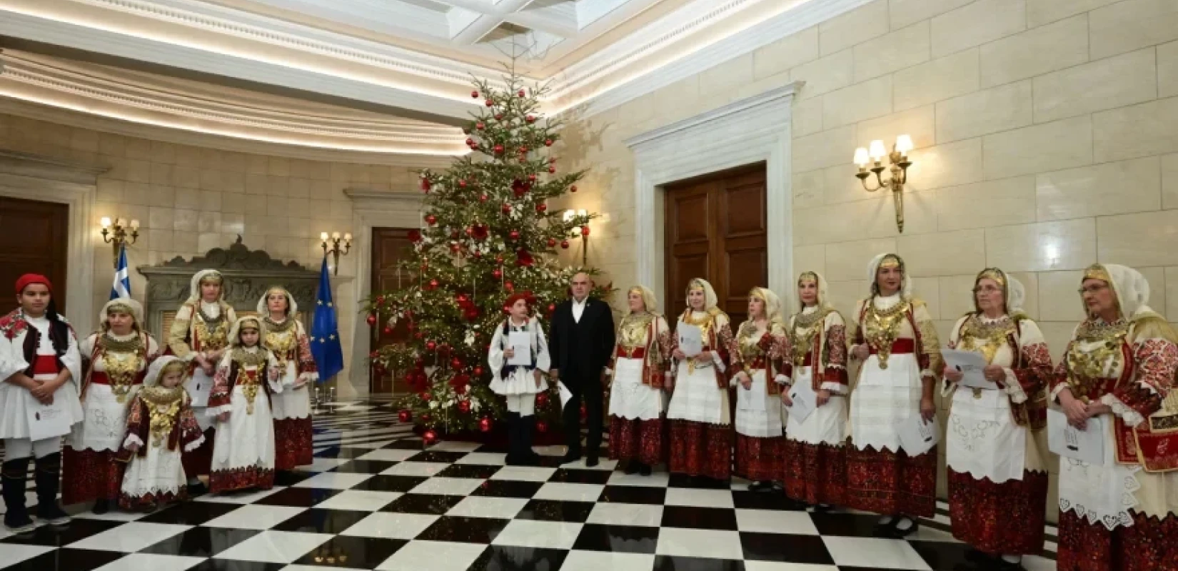 Tα έψαλαν στον Μητσοτάκη