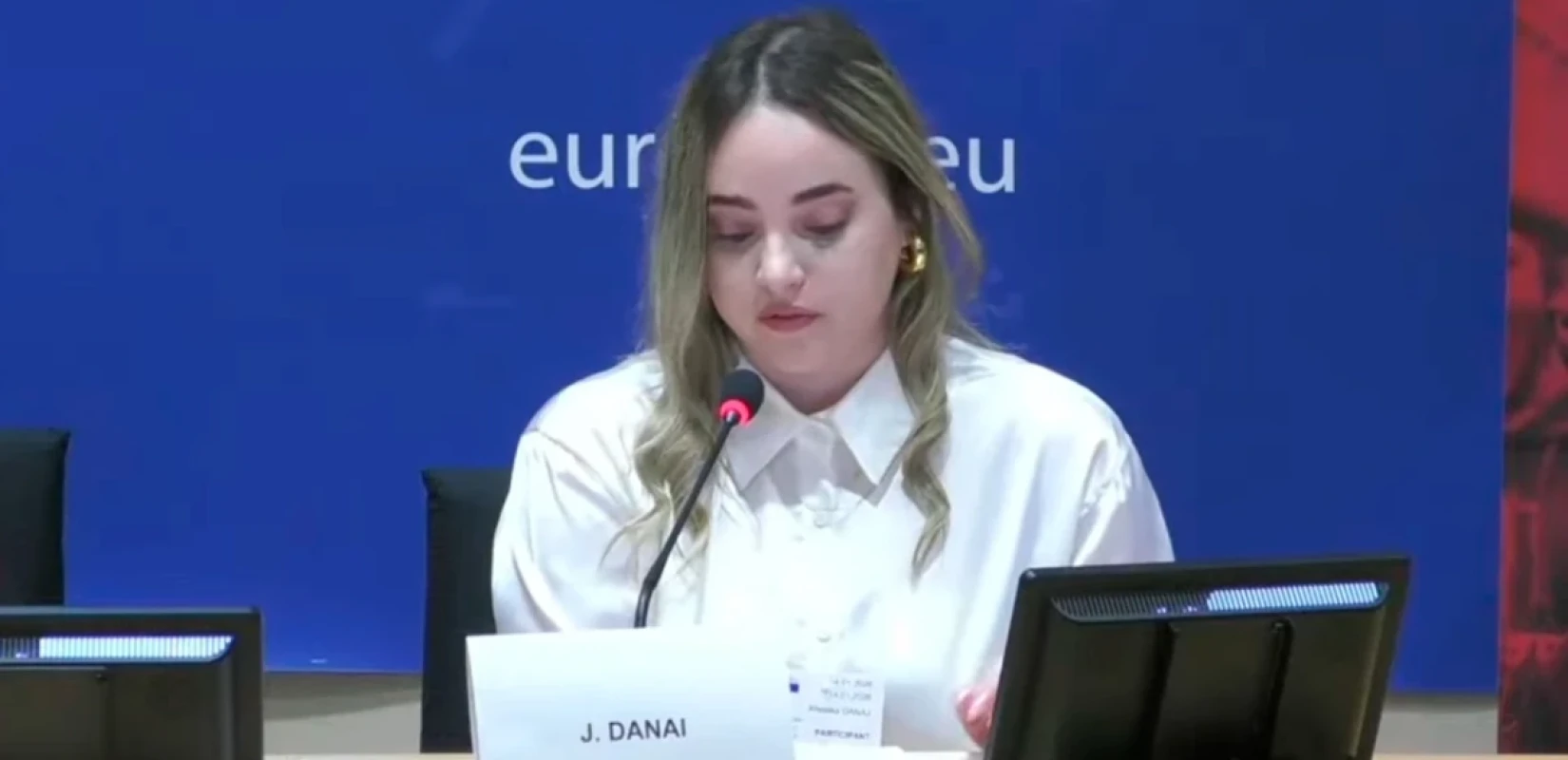 Ευρωκοινοβούλιο: Συγκλόνισε η 22χρονη που ο πατέρας της δολοφόνησε τη μάνα της στο Μενίδι - «Είμαι εδώ για όσα παιδιά έμεναν πίσω»