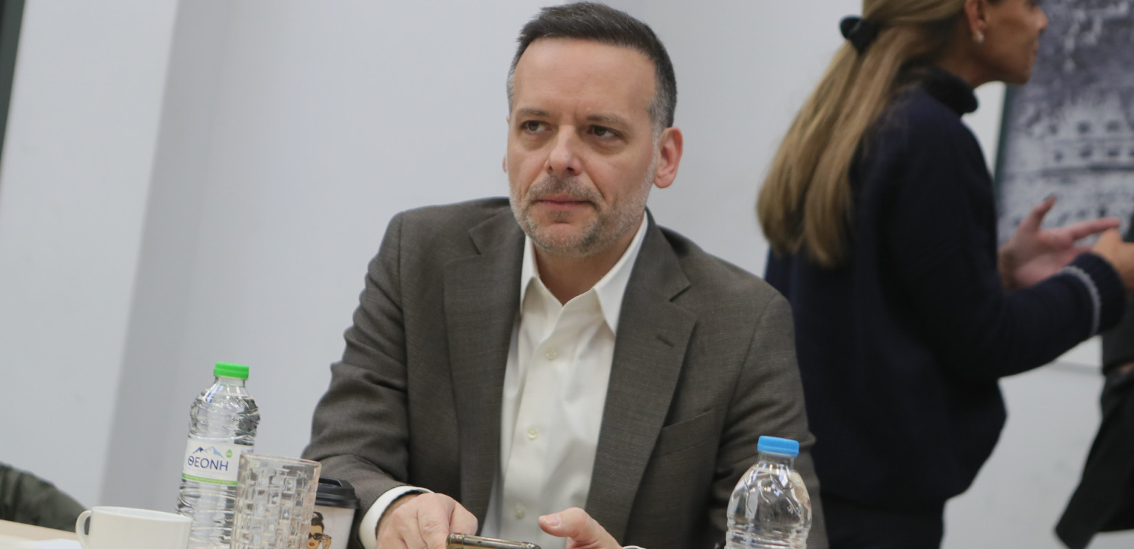 ΠΑΣΟΚ: «Συντροφικά» μαχαιρώματα ενόψει συνεδρίου - Επίθεση Δούκα σε Ανδρουλάκη για την στρατηγική του κόμματος