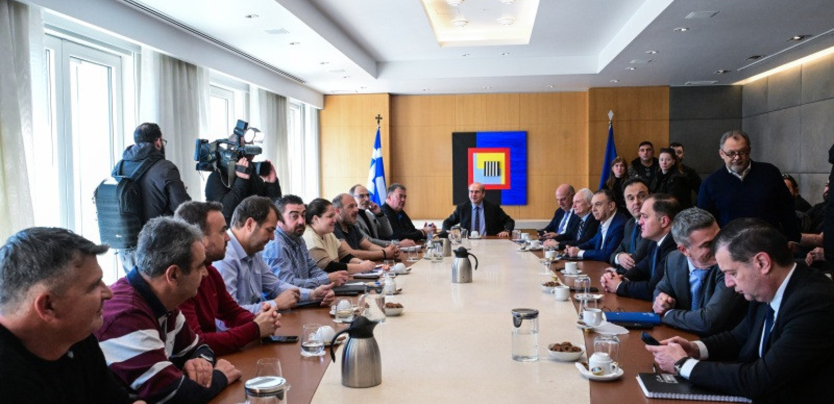 Ολοκληρώθηκε η συνάντηση Χατζηδάκη και Τσιάρα με τους εκπρόσωπους των αγροτικών μπλόκων