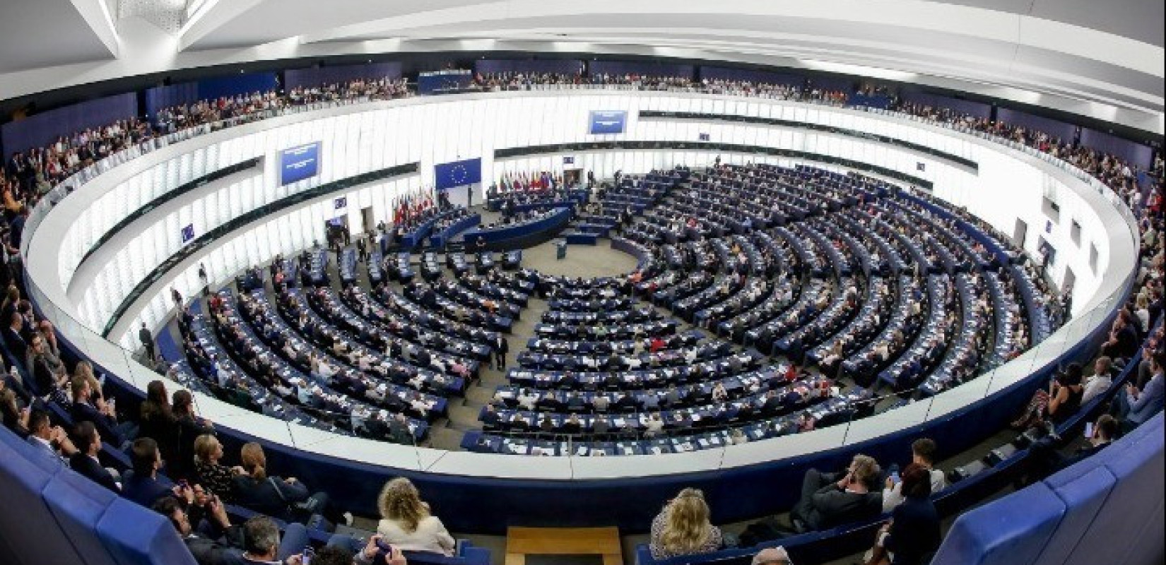 Ευρωπαϊκό Κοινοβούλιο: Ζητά να ανέλθει ο μακροπρόθεσμος προϋπολογισμός στο 1,27% του ΑΕΠ της Ένωσης